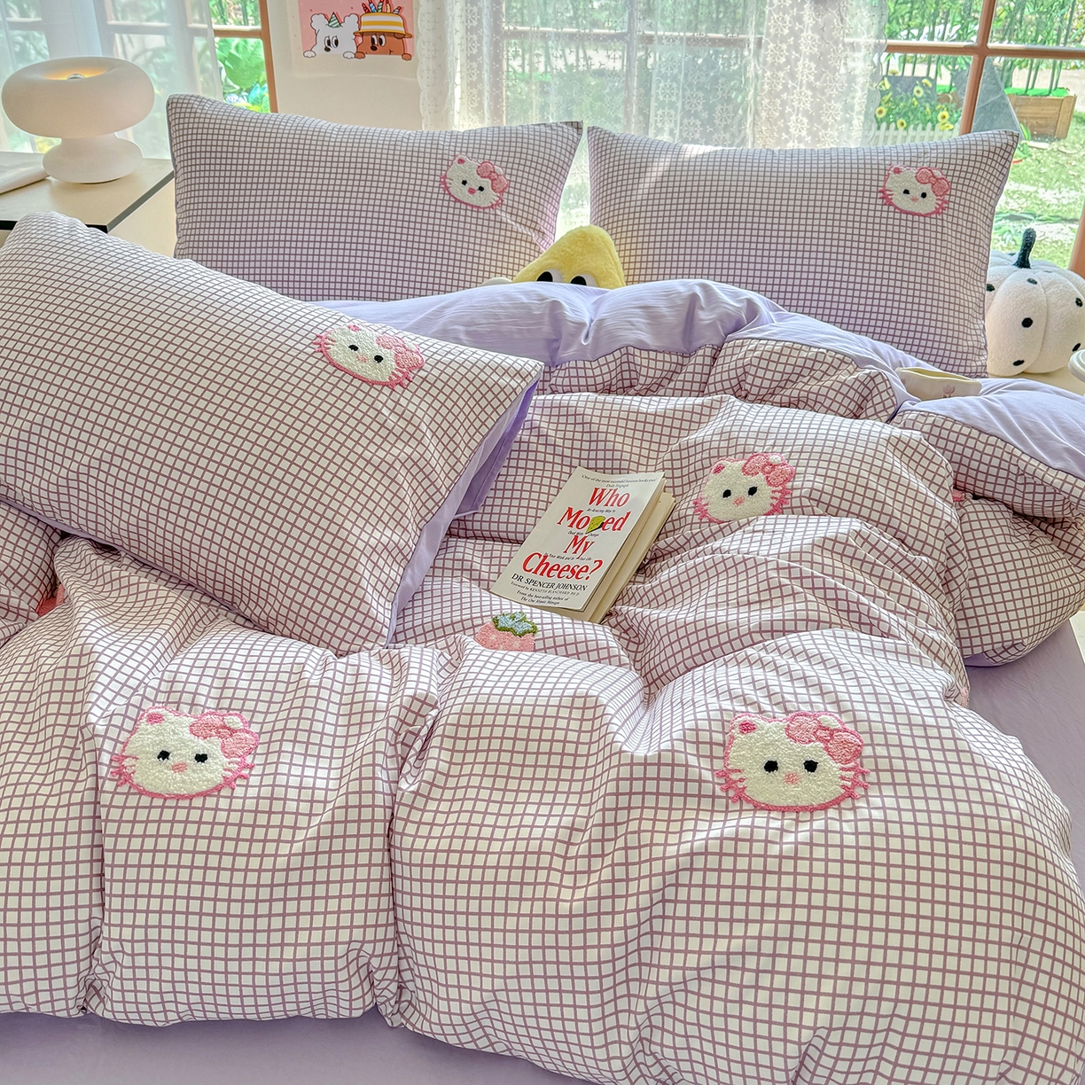 91家纺网 家纺一手货源 找家纺 优卡迪家纺馆 2026新款A类亲肤水洗棉毛巾绣系列四件套下载文件包含买家秀 草莓KT-布丁紫