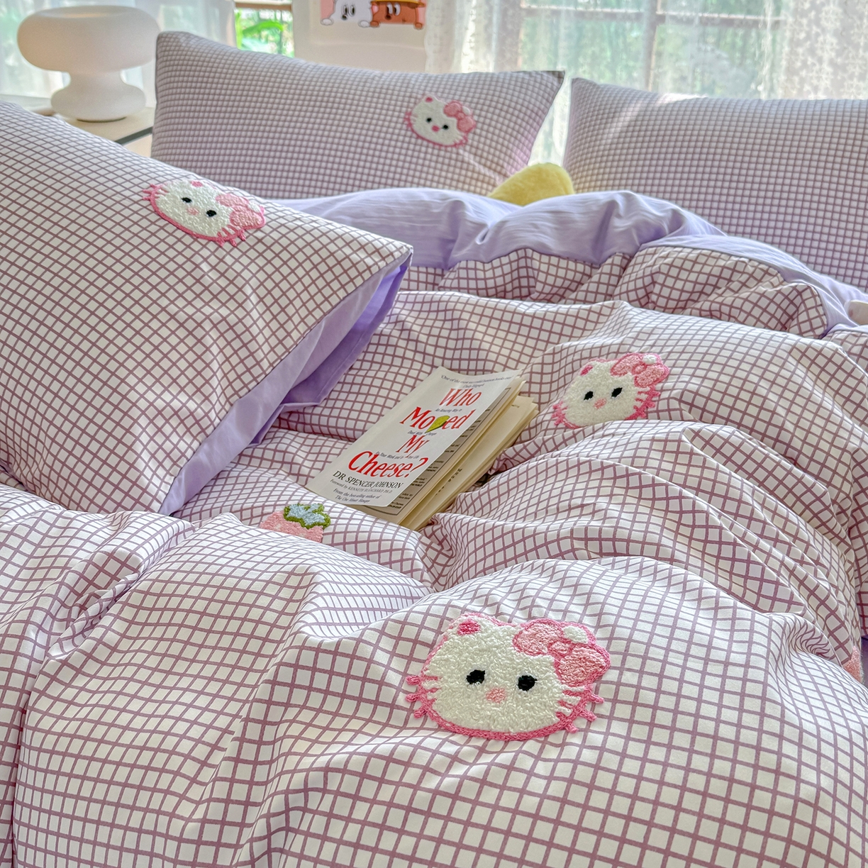 91家纺网 家纺一手货源 找家纺 优卡迪家纺馆 2026新款A类亲肤水洗棉毛巾绣系列四件套下载文件包含买家秀 草莓KT-布丁紫