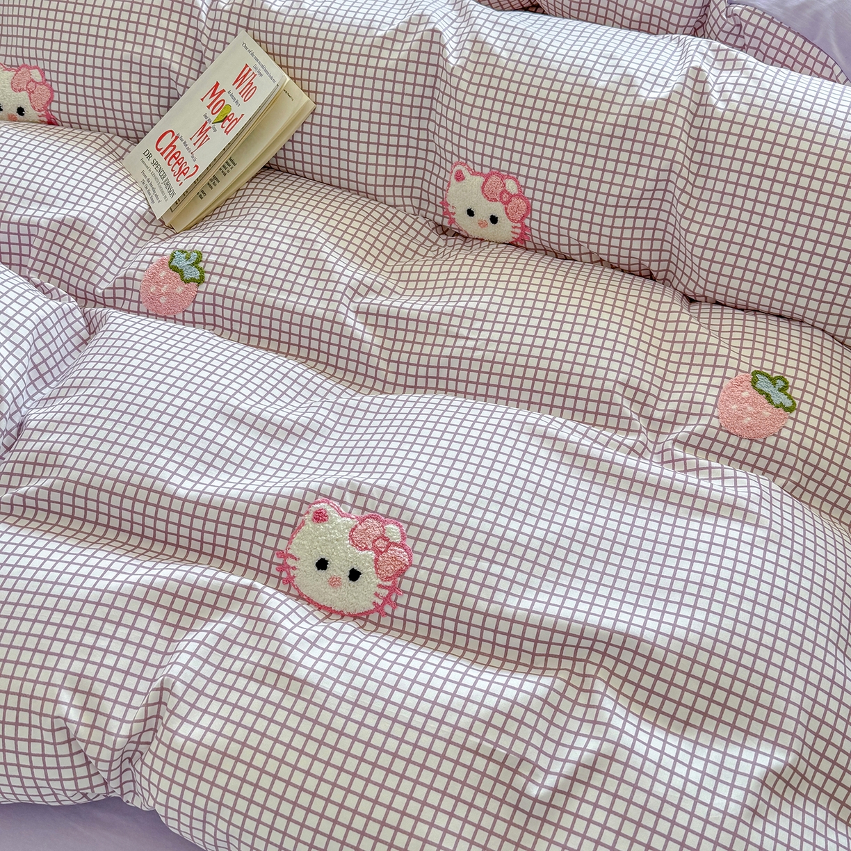 91家纺网 家纺一手货源 找家纺 优卡迪家纺馆 2026新款A类亲肤水洗棉毛巾绣系列四件套下载文件包含买家秀 草莓KT-布丁紫