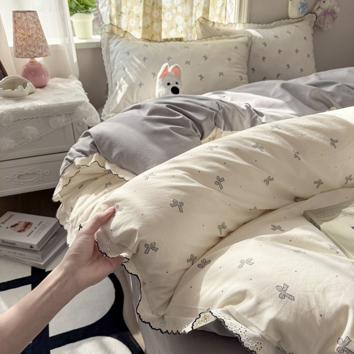 91家纺网 家纺一手货源 找家纺 一比一家纺 2026新款A类仿棉古法水洗棉法式全棉花边四件套 梦幻灰