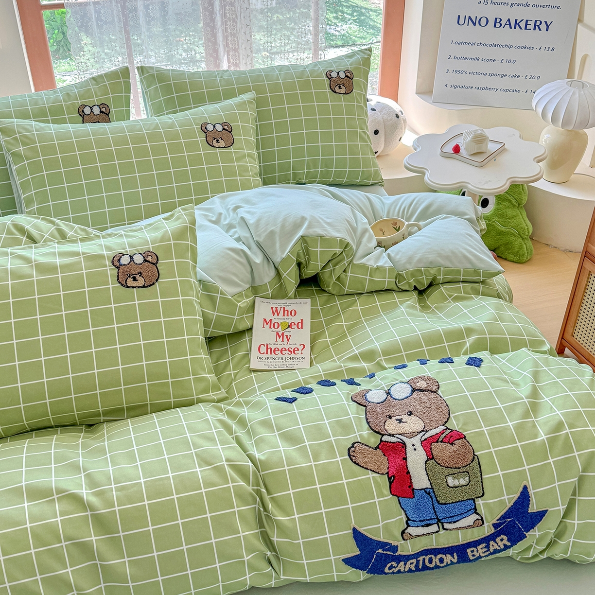 91家纺网 家纺一手货源 找家纺 优卡迪家纺馆 2026新款A类亲肤水洗棉毛巾绣系列四件套下载文件包含买家秀 潮酷熊-浅绿格