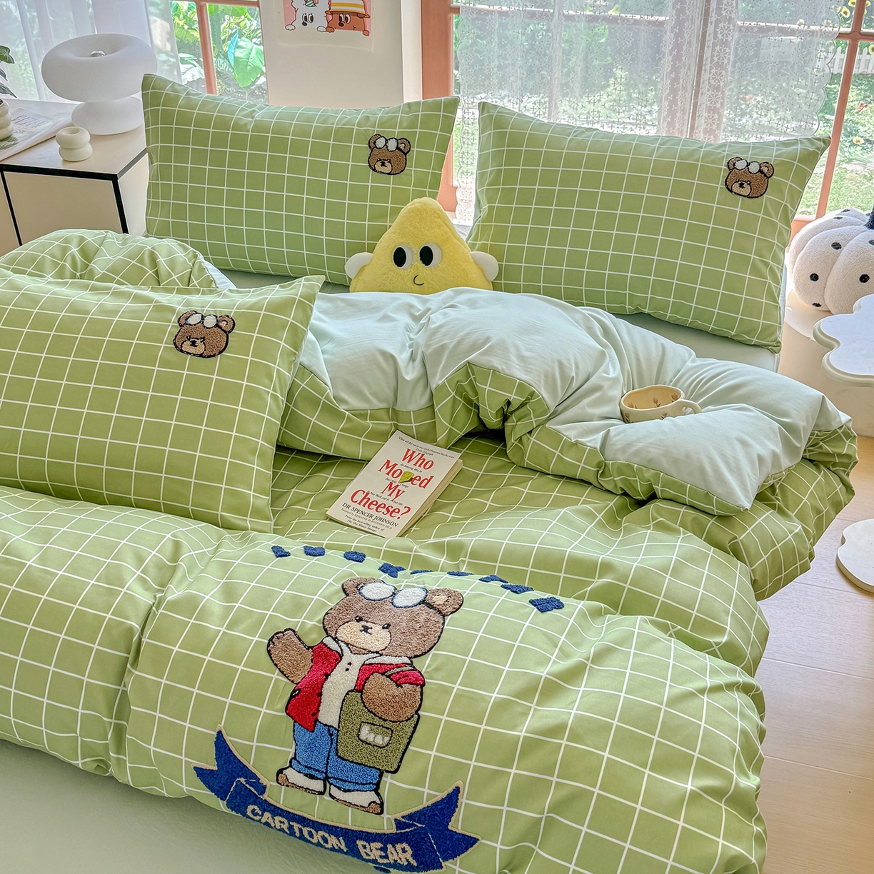 91家纺网 家纺一手货源 找家纺 优卡迪家纺馆 2026新款A类亲肤水洗棉毛巾绣系列四件套下载文件包含买家秀 潮酷熊-浅绿格