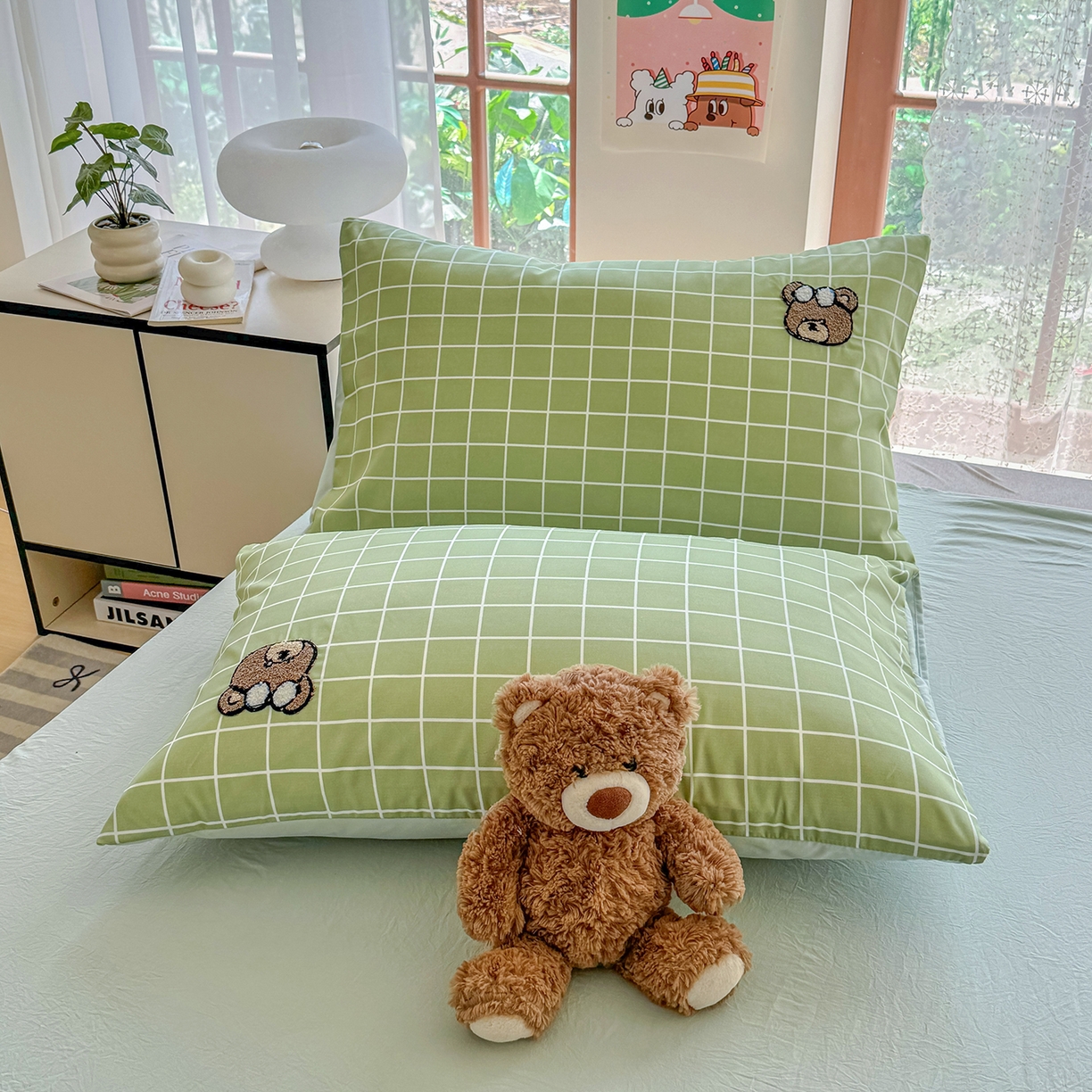 91家纺网 家纺一手货源 找家纺 优卡迪家纺馆 2026新款A类亲肤水洗棉毛巾绣系列四件套下载文件包含买家秀 潮酷熊-浅绿格