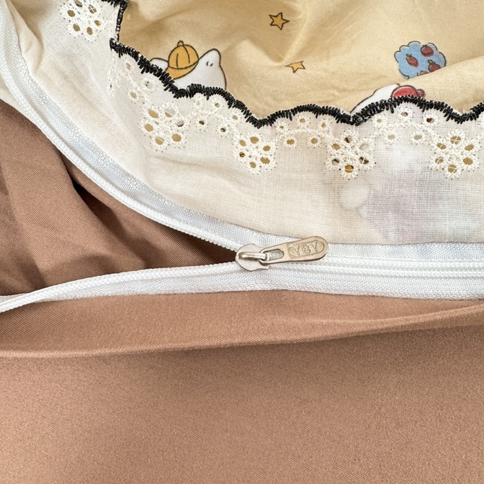 91家纺网 家纺一手货源 找家纺 一比一家纺 2026新款A类仿棉古法水洗棉法式全棉花边四件套 奶萌喵咖