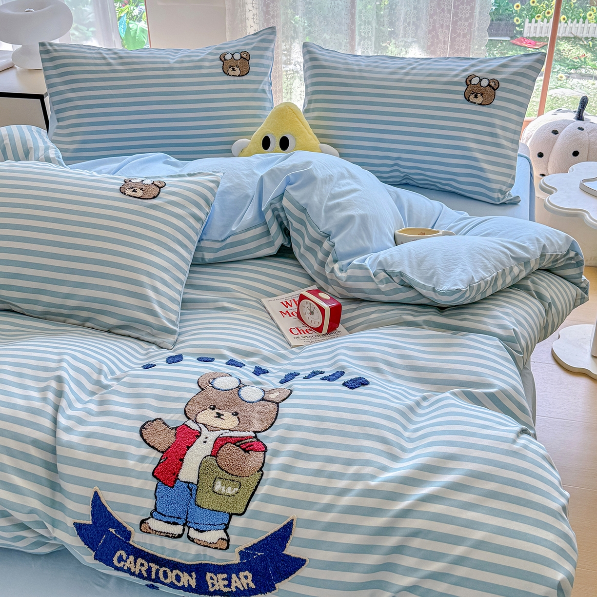 91家纺网 家纺一手货源 找家纺 优卡迪家纺馆 2026新款A类亲肤水洗棉毛巾绣系列四件套下载文件包含买家秀 潮酷熊-水兰条