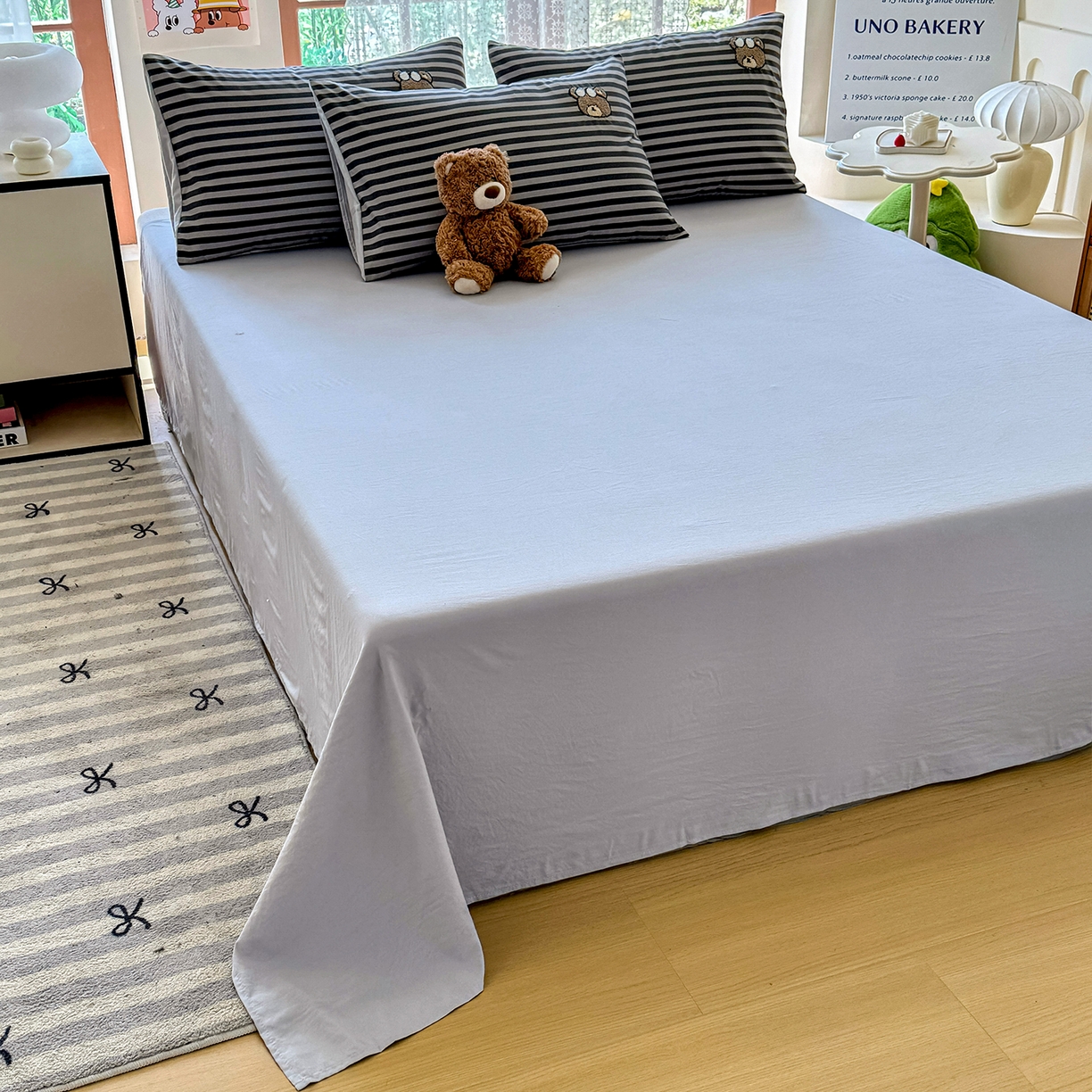 91家纺网 家纺一手货源 找家纺 优卡迪家纺馆 2026新款A类亲肤水洗棉毛巾绣系列四件套下载文件包含买家秀 潮酷熊-炭黑条