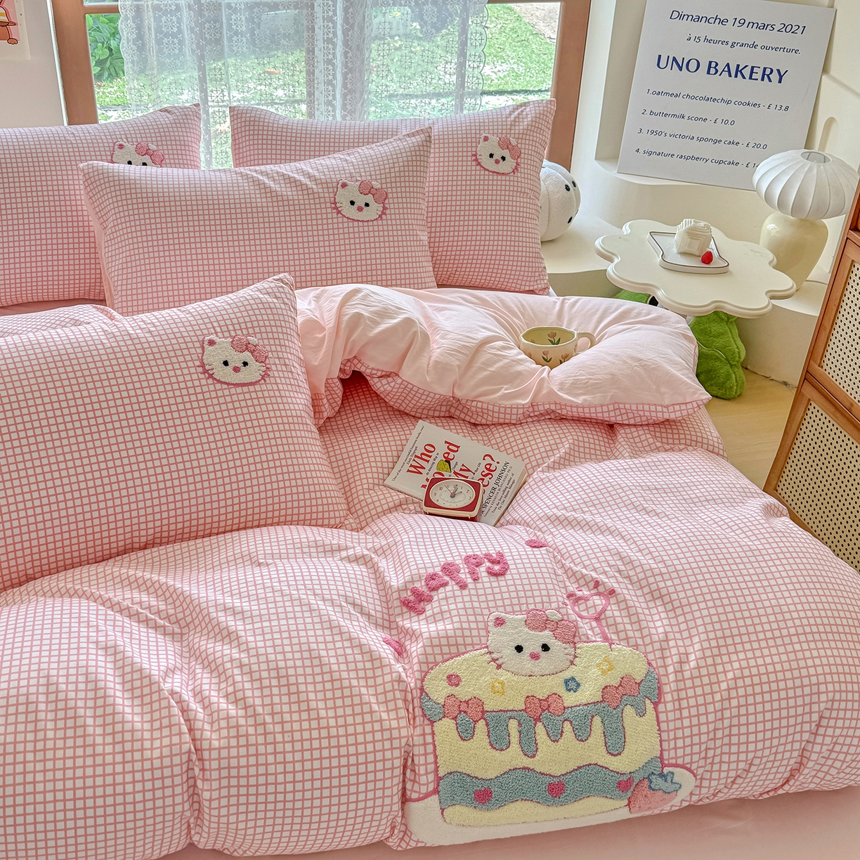 91家纺网 家纺一手货源 找家纺 优卡迪家纺馆 2026新款A类亲肤水洗棉毛巾绣系列四件套下载文件包含买家秀 蛋糕猫-布丁粉