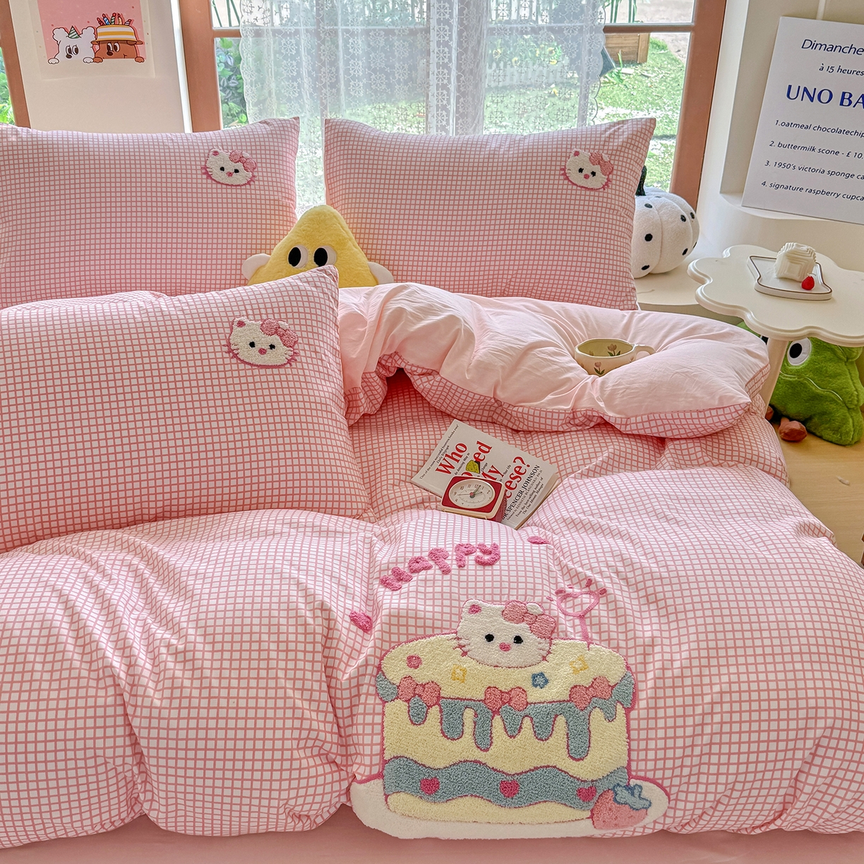 91家纺网 家纺一手货源 找家纺 优卡迪家纺馆 2026新款A类亲肤水洗棉毛巾绣系列四件套下载文件包含买家秀 蛋糕猫-布丁粉