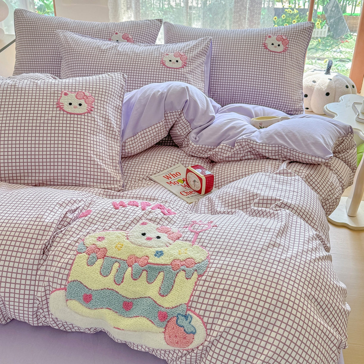 91家纺网 家纺一手货源 找家纺 优卡迪家纺馆 2026新款A类亲肤水洗棉毛巾绣系列四件套下载文件包含买家秀 蛋糕猫-布丁紫