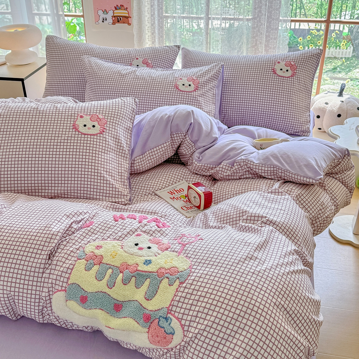 91家纺网 家纺一手货源 找家纺 优卡迪家纺馆 2026新款A类亲肤水洗棉毛巾绣系列四件套下载文件包含买家秀 蛋糕猫-布丁紫