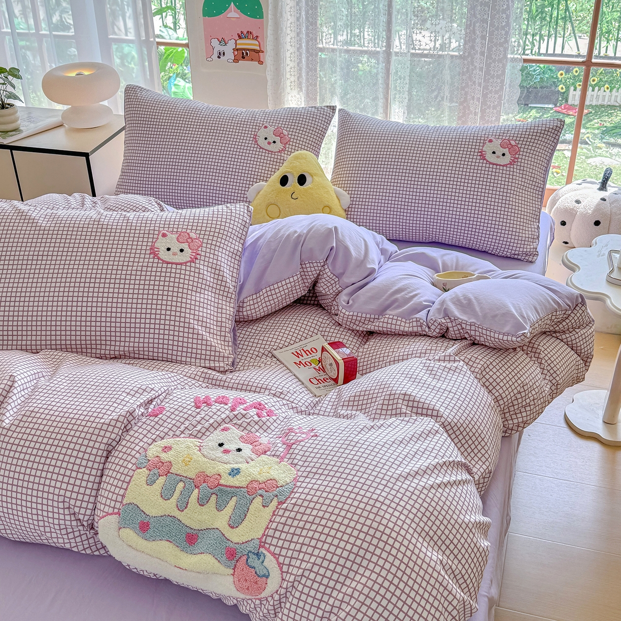 91家纺网 家纺一手货源 找家纺 优卡迪家纺馆 2026新款A类亲肤水洗棉毛巾绣系列四件套下载文件包含买家秀 蛋糕猫-布丁紫