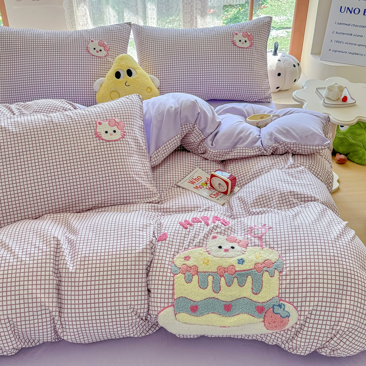 91家纺网 家纺一手货源 找家纺 优卡迪家纺馆 2026新款A类亲肤水洗棉毛巾绣系列四件套下载文件包含买家秀 蛋糕猫-布丁紫