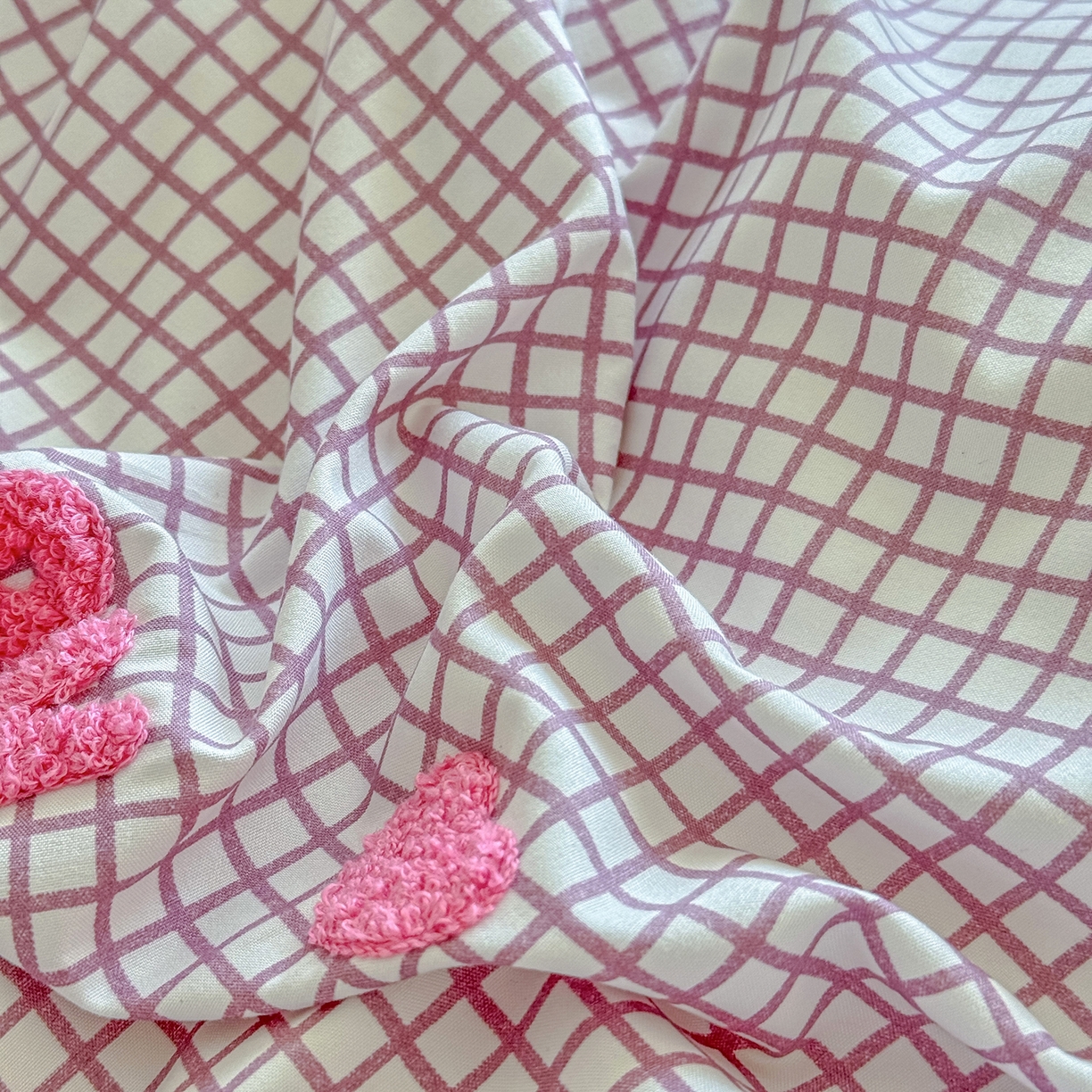 91家纺网 家纺一手货源 找家纺 优卡迪家纺馆 2026新款A类亲肤水洗棉毛巾绣系列四件套下载文件包含买家秀 蛋糕猫-布丁紫