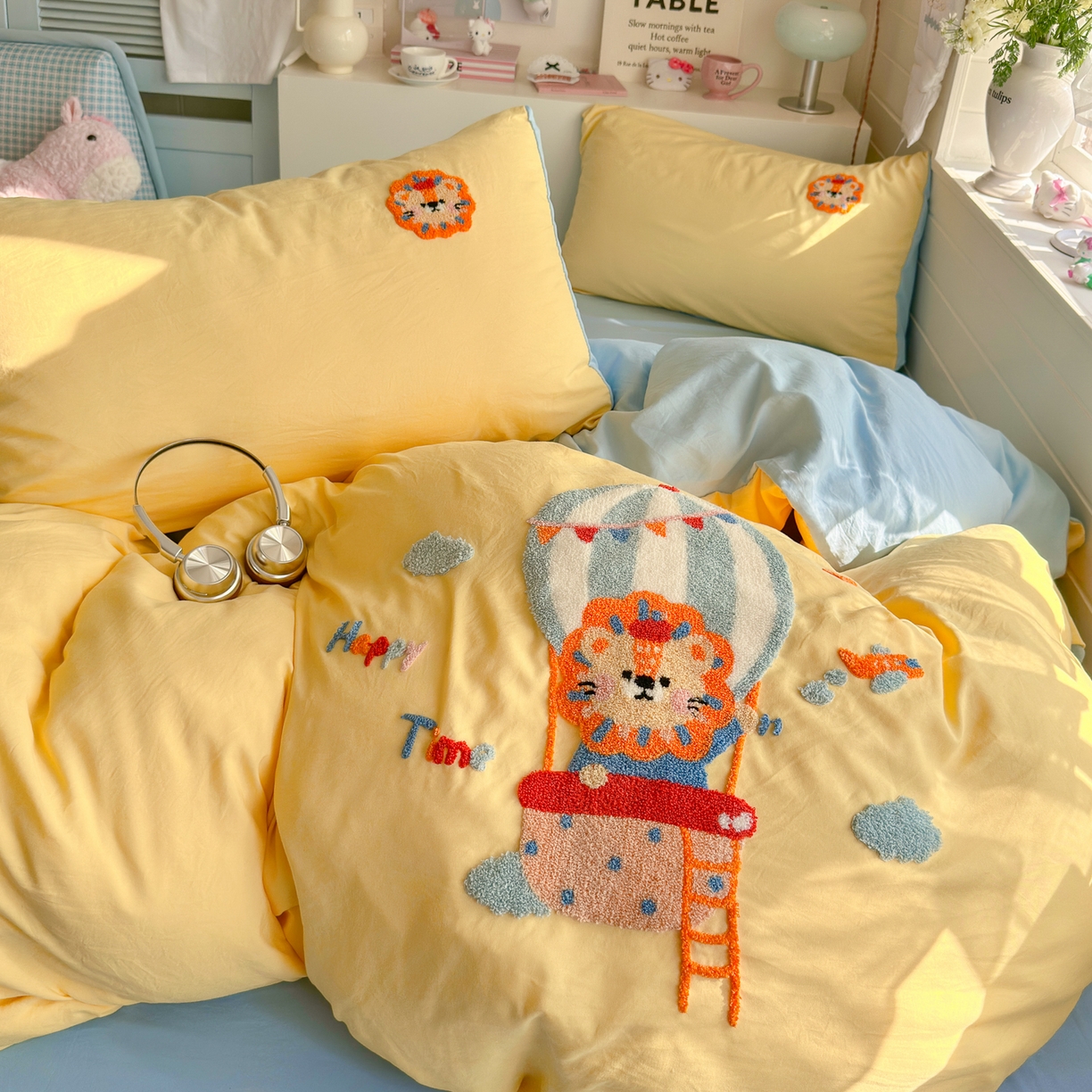 91家纺网 家纺一手货源 找家纺 优卡迪家纺馆 2026新款A类亲肤水洗棉毛巾绣系列四件套下载文件包含买家秀 皇家萌狮-浅黄