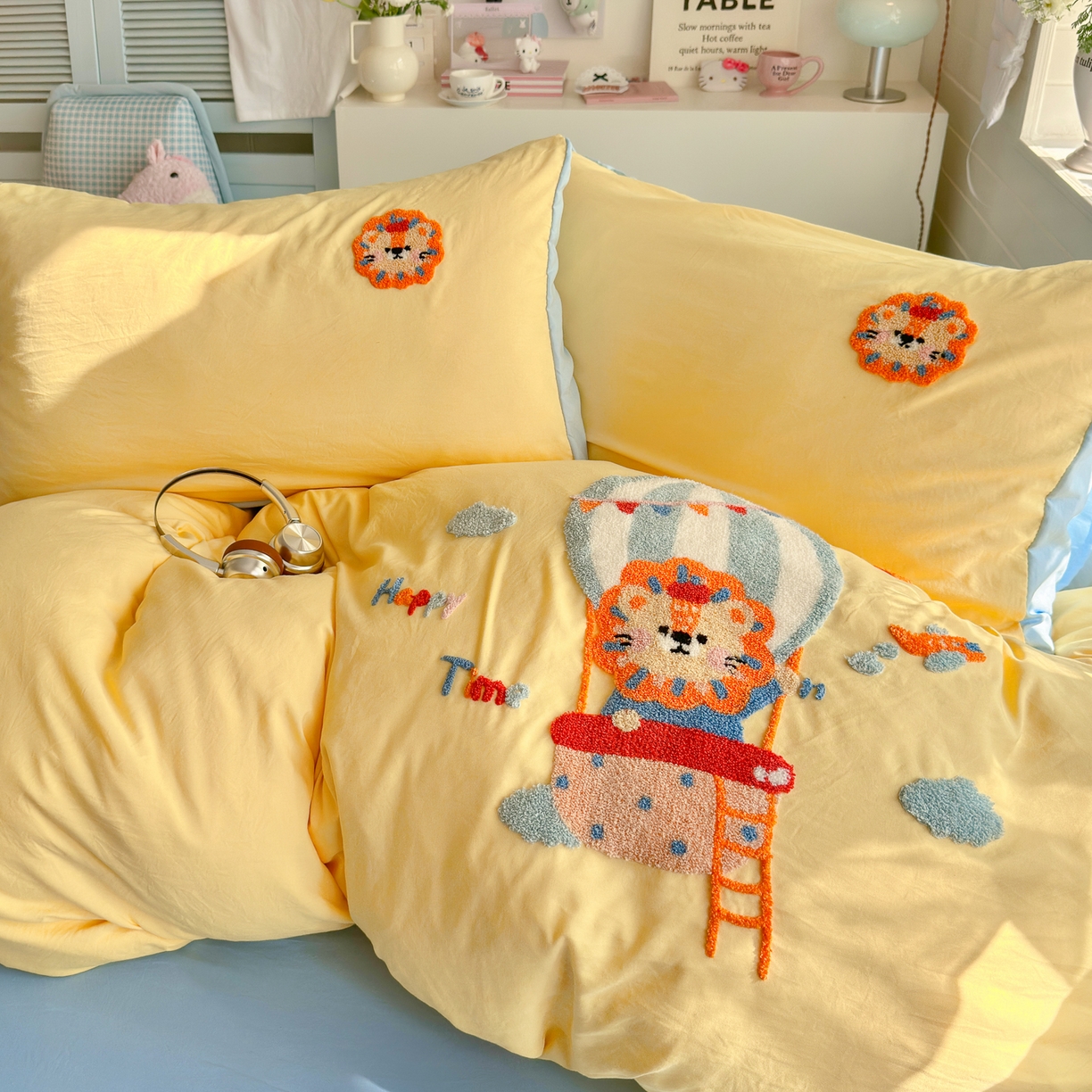 91家纺网 家纺一手货源 找家纺 优卡迪家纺馆 2026新款A类亲肤水洗棉毛巾绣系列四件套下载文件包含买家秀 皇家萌狮-浅黄