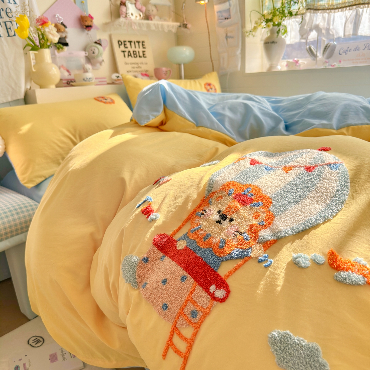 91家纺网 家纺一手货源 找家纺 优卡迪家纺馆 2026新款A类亲肤水洗棉毛巾绣系列四件套下载文件包含买家秀 皇家萌狮-浅黄