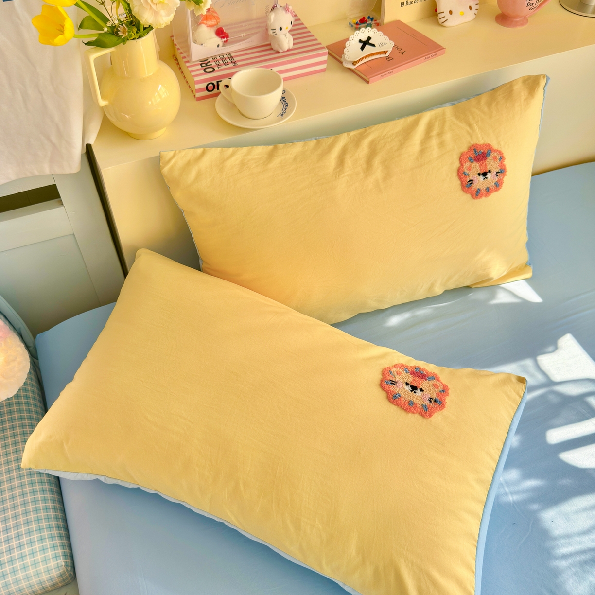 91家纺网 家纺一手货源 找家纺 优卡迪家纺馆 2026新款A类亲肤水洗棉毛巾绣系列四件套下载文件包含买家秀 皇家萌狮-浅黄