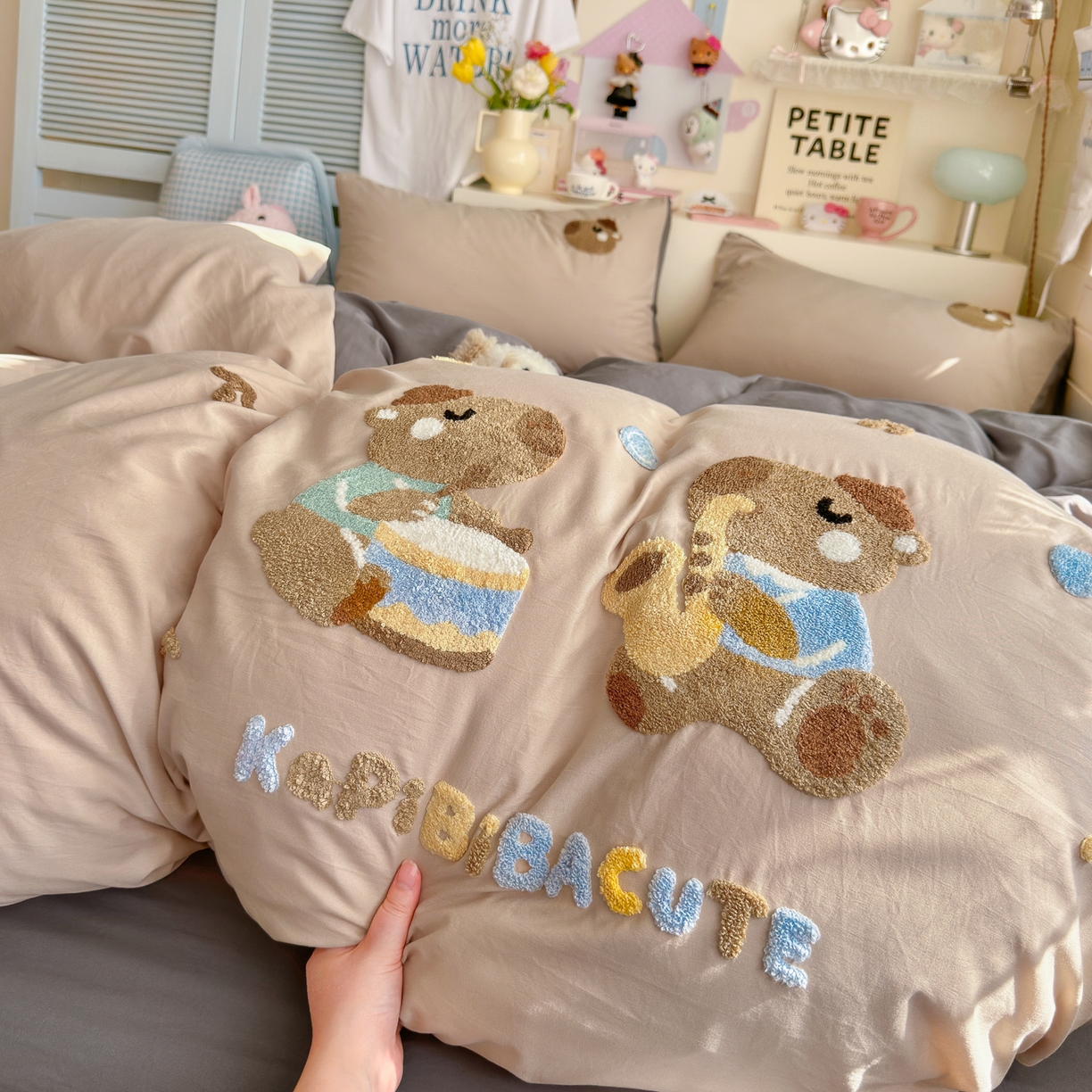 91家纺网 家纺一手货源 找家纺 优卡迪家纺馆 2026新款A类亲肤水洗棉毛巾绣系列四件套下载文件包含买家秀 卡皮乐章-奶杏