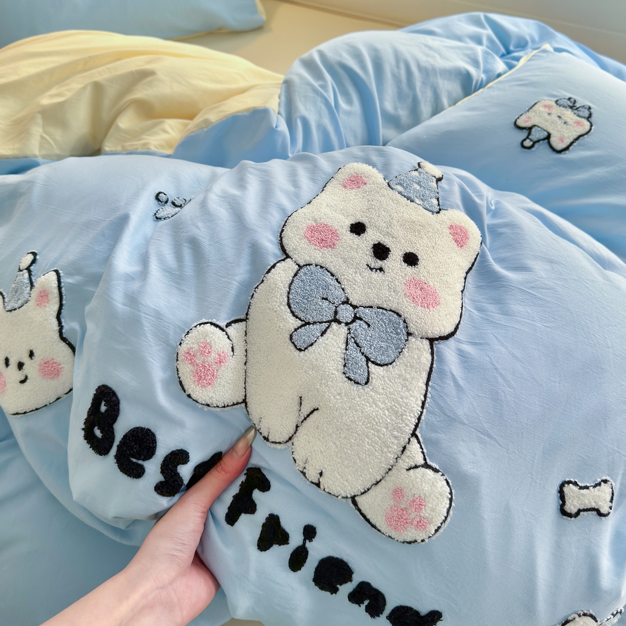 91家纺网 家纺一手货源 找家纺 优卡迪家纺馆 2026新款A类亲肤水洗棉毛巾绣系列四件套下载文件包含买家秀 软萌西高-天蓝