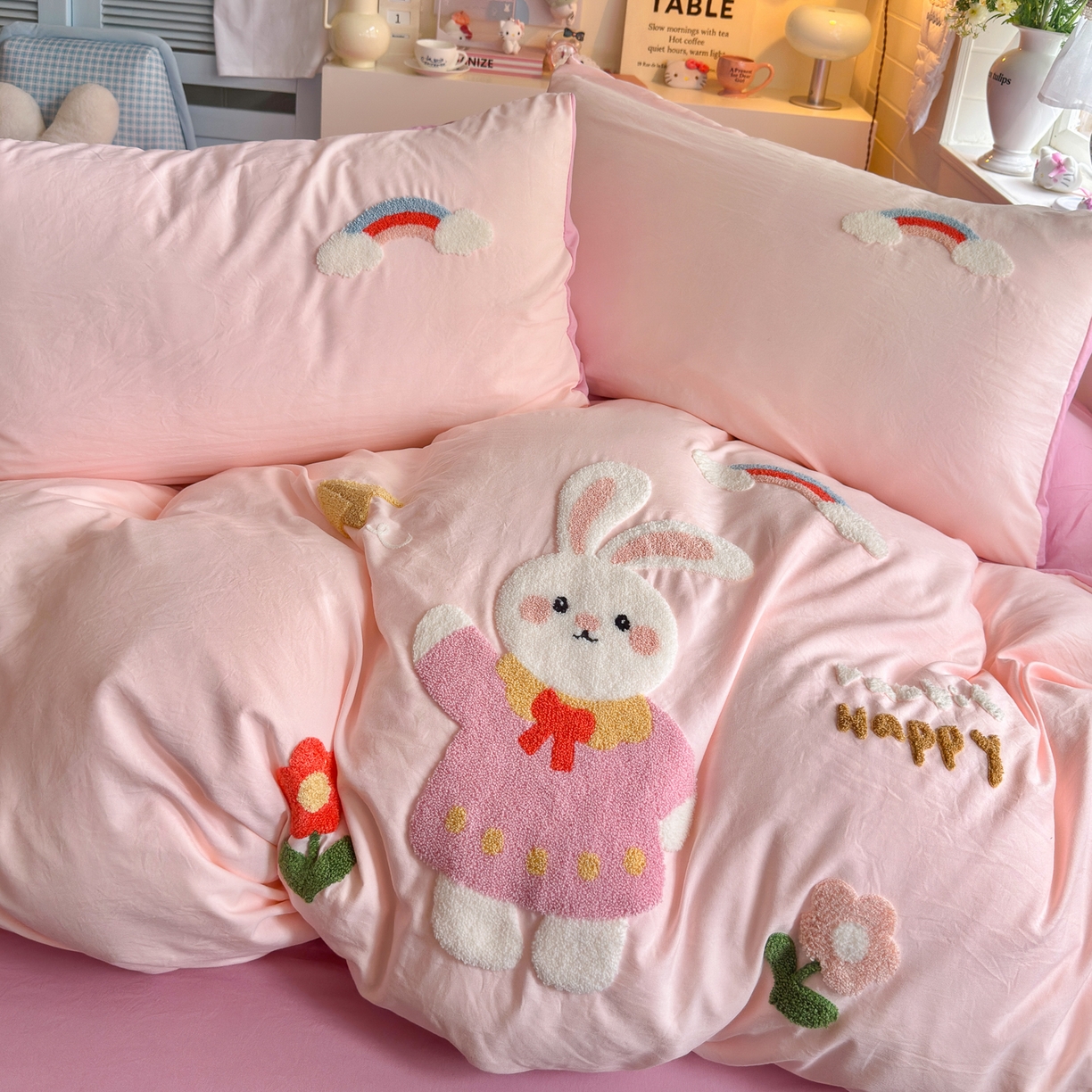 91家纺网 家纺一手货源 找家纺 优卡迪家纺馆 2026新款A类亲肤水洗棉毛巾绣系列四件套下载文件包含买家秀 甜心兔宝-玉粉