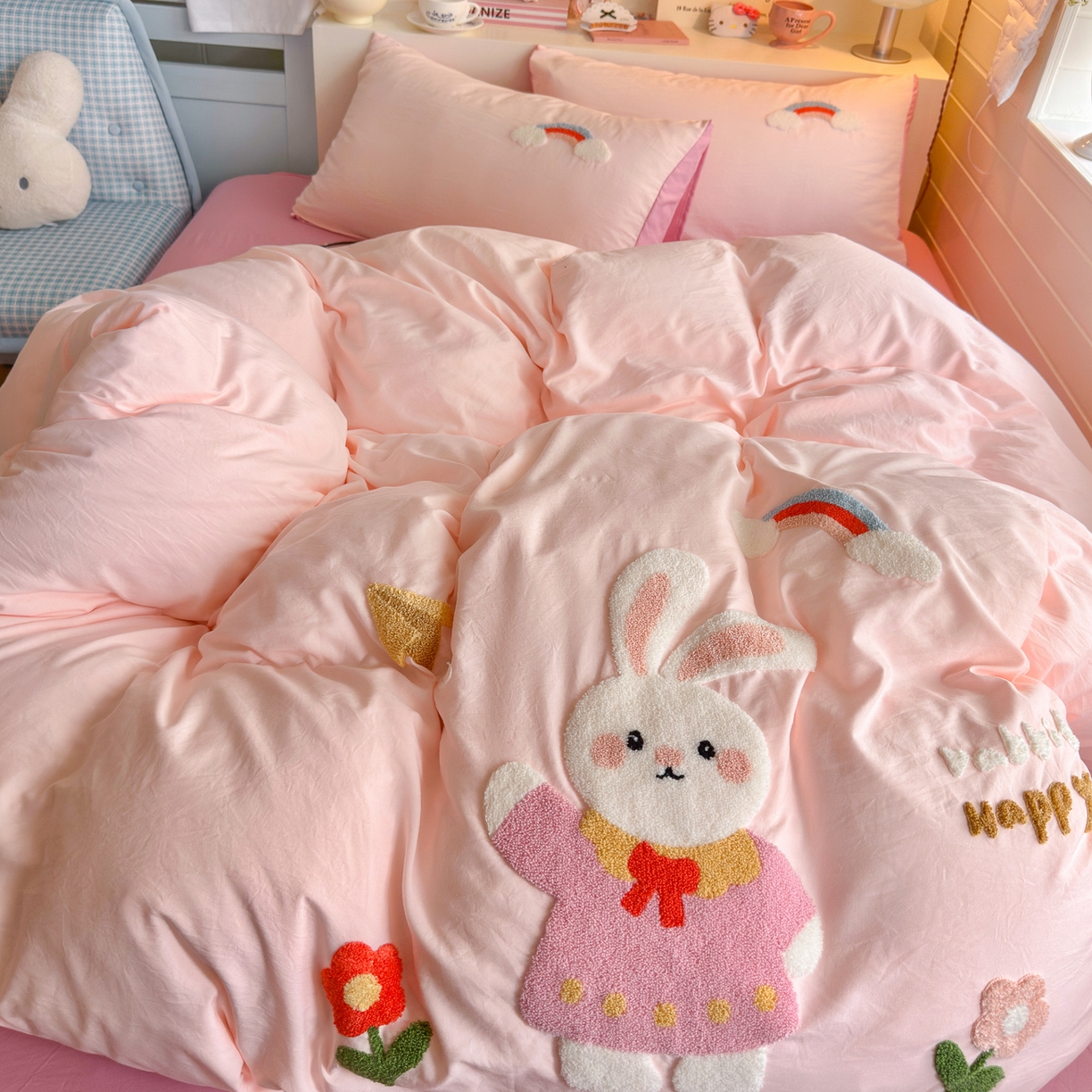 91家纺网 家纺一手货源 找家纺 优卡迪家纺馆 2026新款A类亲肤水洗棉毛巾绣系列四件套下载文件包含买家秀 甜心兔宝-玉粉