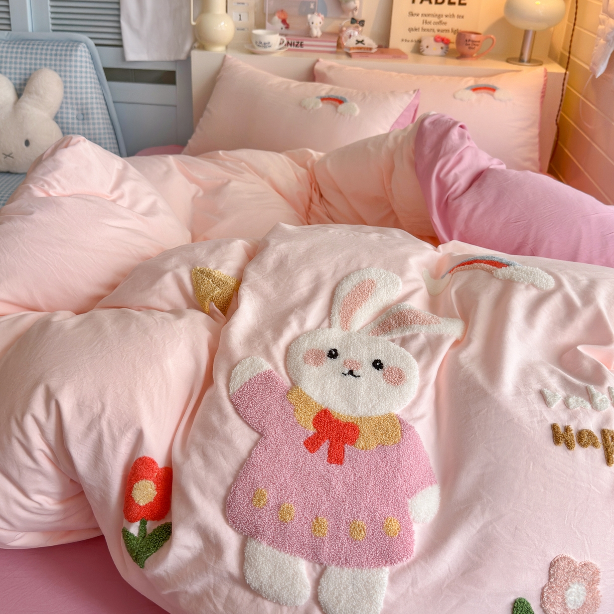 91家纺网 家纺一手货源 找家纺 优卡迪家纺馆 2026新款A类亲肤水洗棉毛巾绣系列四件套下载文件包含买家秀 甜心兔宝-玉粉