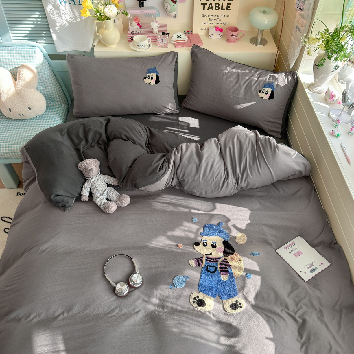 91家纺网 家纺一手货源 找家纺 优卡迪家纺馆 2026新款A类亲肤水洗棉毛巾绣系列四件套下载文件包含买家秀 汪星人-浅灰