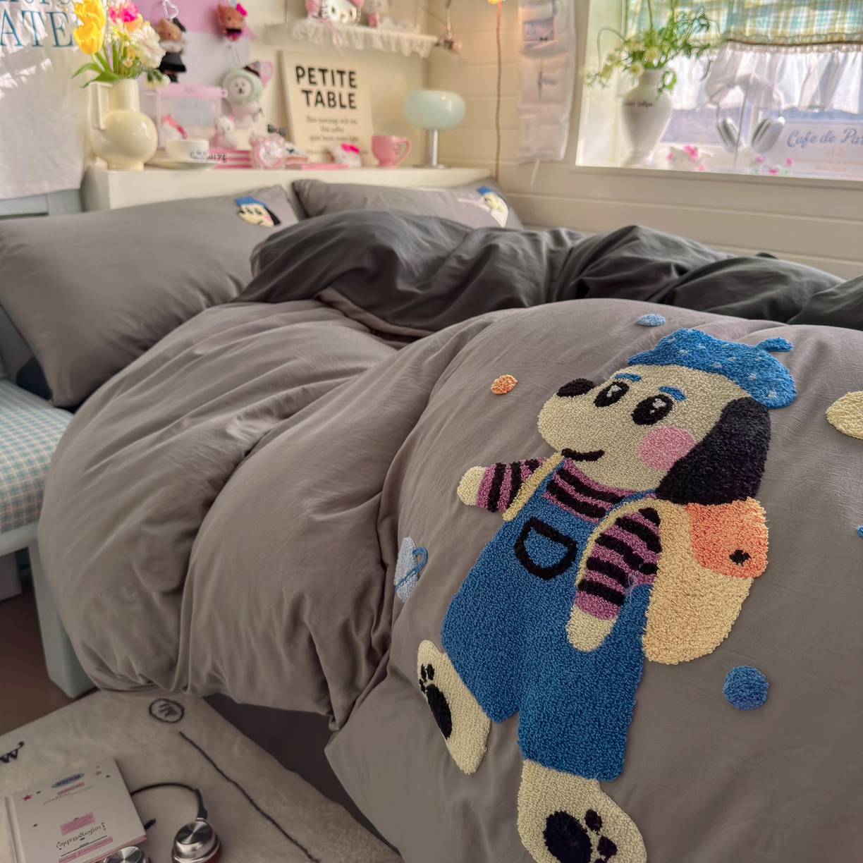 91家纺网 家纺一手货源 找家纺 优卡迪家纺馆 2026新款A类亲肤水洗棉毛巾绣系列四件套下载文件包含买家秀 汪星人-浅灰