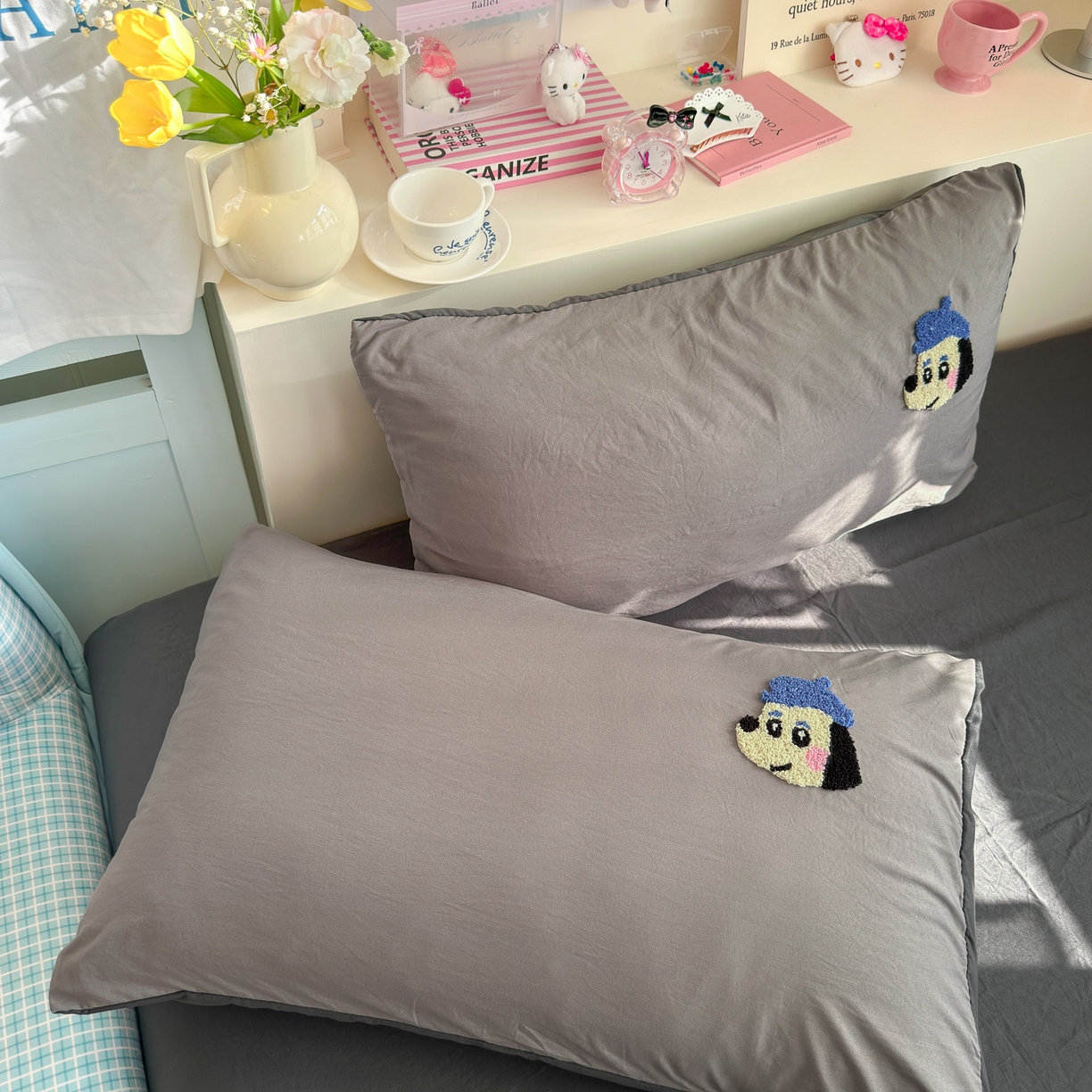 91家纺网 家纺一手货源 找家纺 优卡迪家纺馆 2026新款A类亲肤水洗棉毛巾绣系列四件套下载文件包含买家秀 汪星人-浅灰