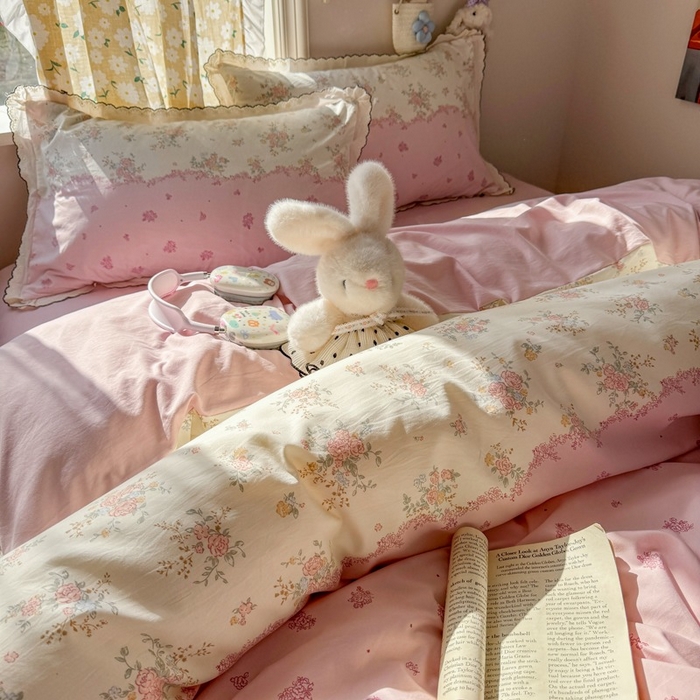 91家纺网 家纺一手货源 找家纺 一比一家纺 2026新款A类仿棉古法水洗棉法式全棉花边四件套 甜粉小窝