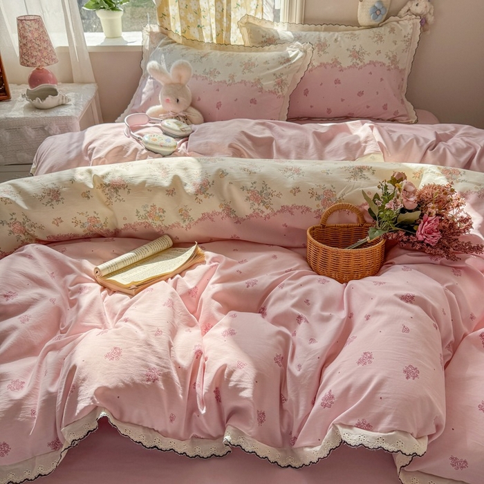 91家纺网 家纺一手货源 找家纺 一比一家纺 2026新款A类仿棉古法水洗棉法式全棉花边四件套 甜粉小窝