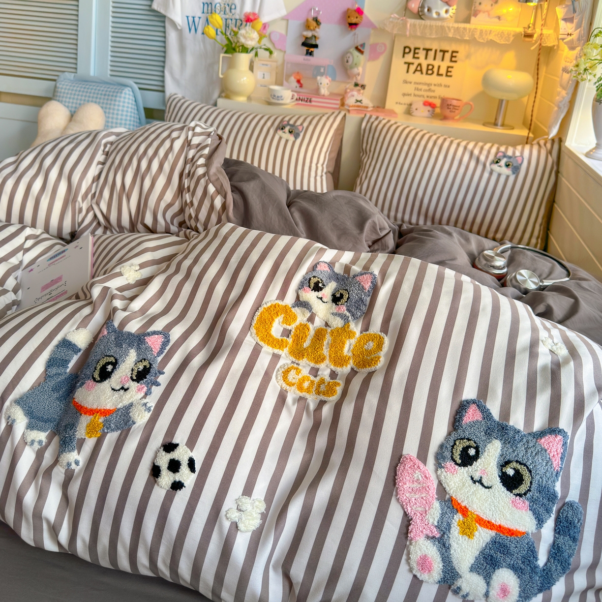 91家纺网 家纺一手货源 找家纺 优卡迪家纺馆 2026新款A类亲肤水洗棉毛巾绣系列四件套下载文件包含买家秀 足球猫喵-银灰