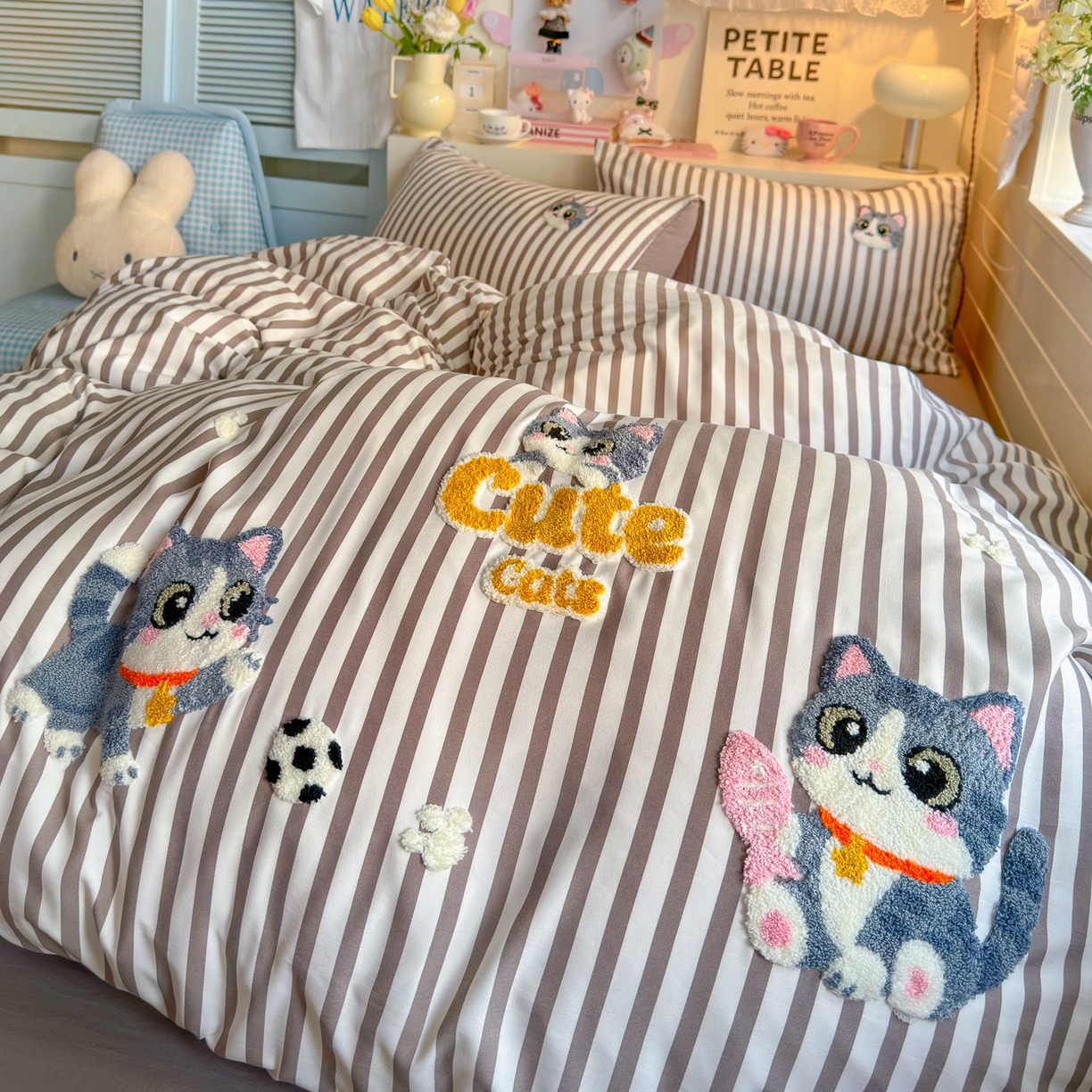 91家纺网 家纺一手货源 找家纺 优卡迪家纺馆 2026新款A类亲肤水洗棉毛巾绣系列四件套下载文件包含买家秀 足球猫喵-银灰