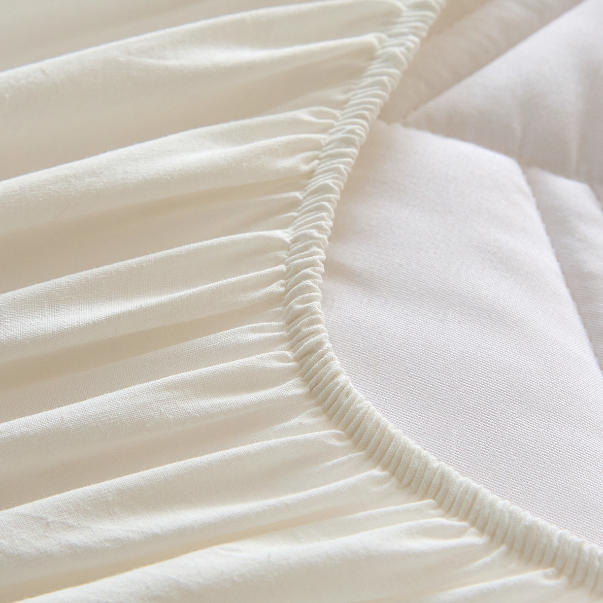 91家纺网 家纺一手货源 找家纺 芬晴家纺 2026新款全棉纯棉夹棉棉花床笠单床笠-方纹系列 方纹-白