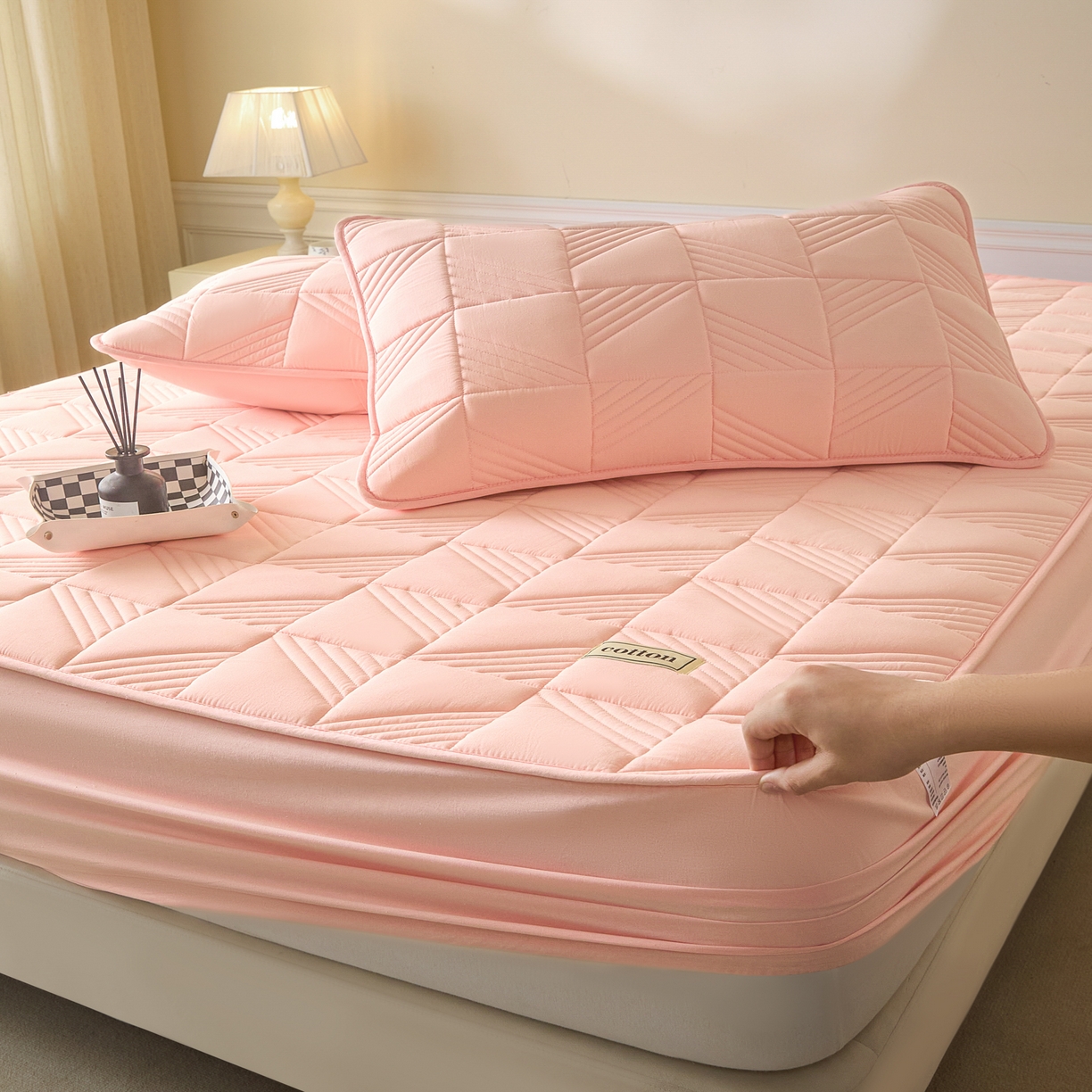 91家纺网 家纺一手货源 找家纺 芬晴家纺 2026新款全棉纯棉夹棉棉花床笠单床笠-方纹系列 方纹-嫩粉