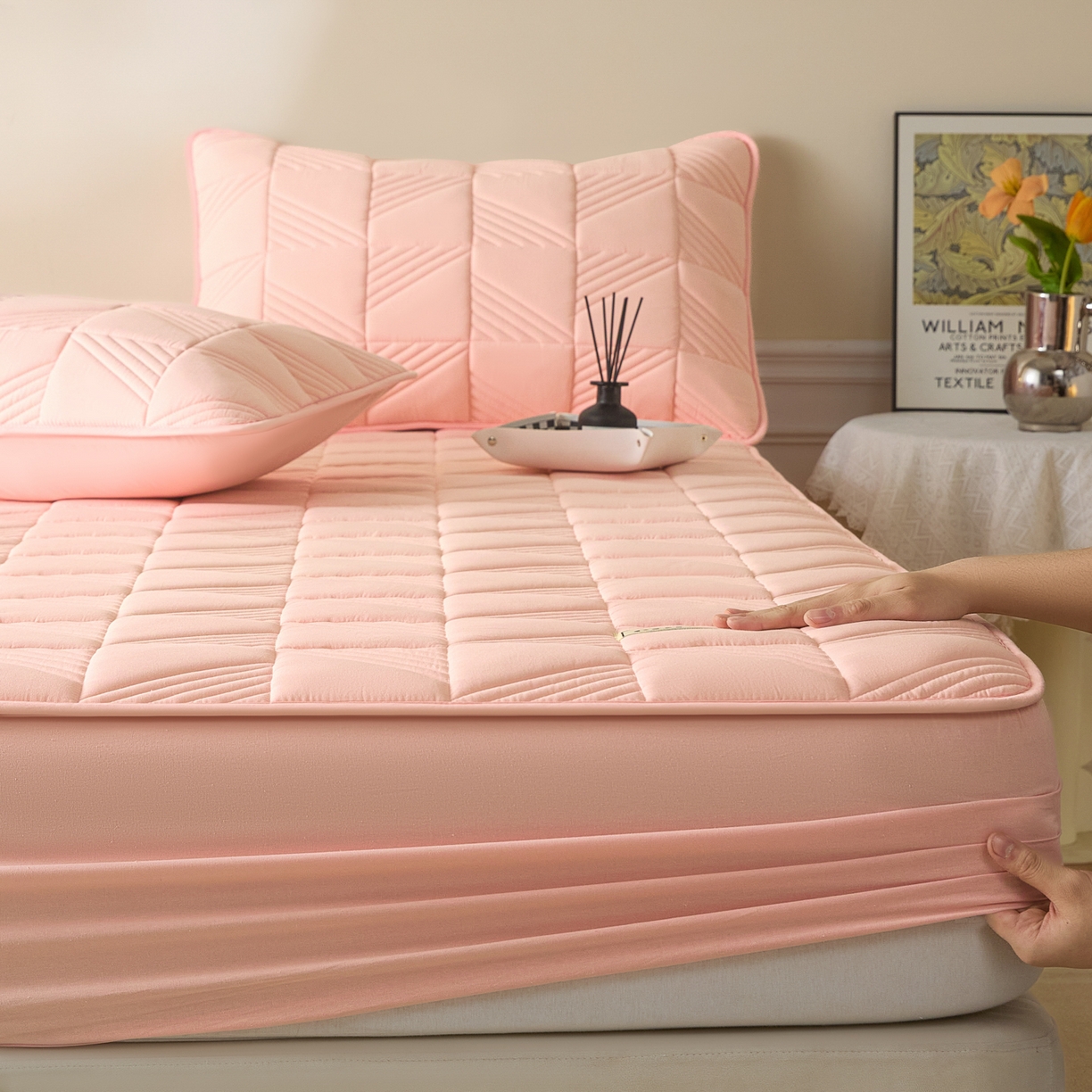 91家纺网 家纺一手货源 找家纺 芬晴家纺 2026新款全棉纯棉夹棉棉花床笠单床笠-方纹系列 方纹-嫩粉