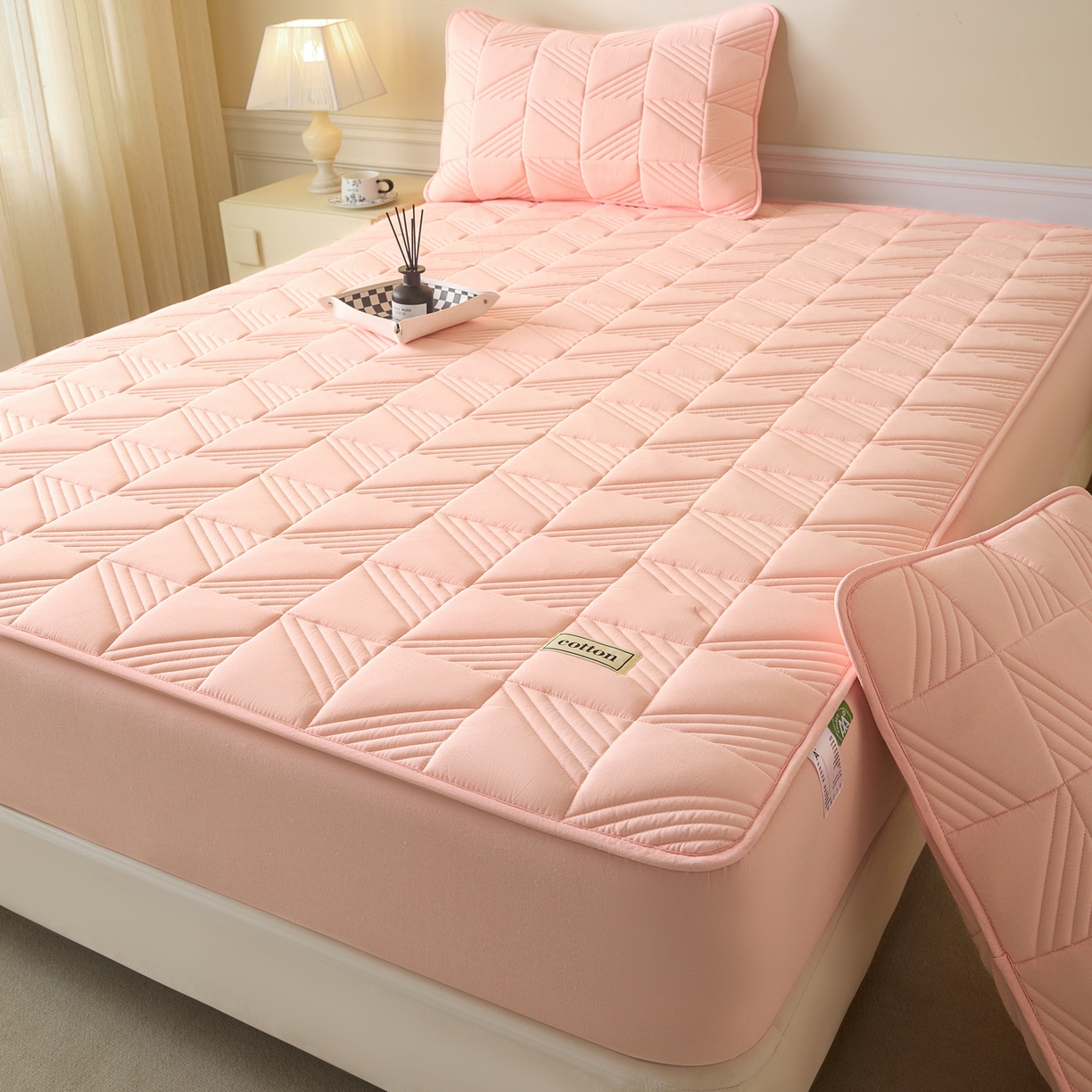 91家纺网 家纺一手货源 找家纺 芬晴家纺 2026新款全棉纯棉夹棉棉花床笠单床笠-方纹系列 方纹-嫩粉