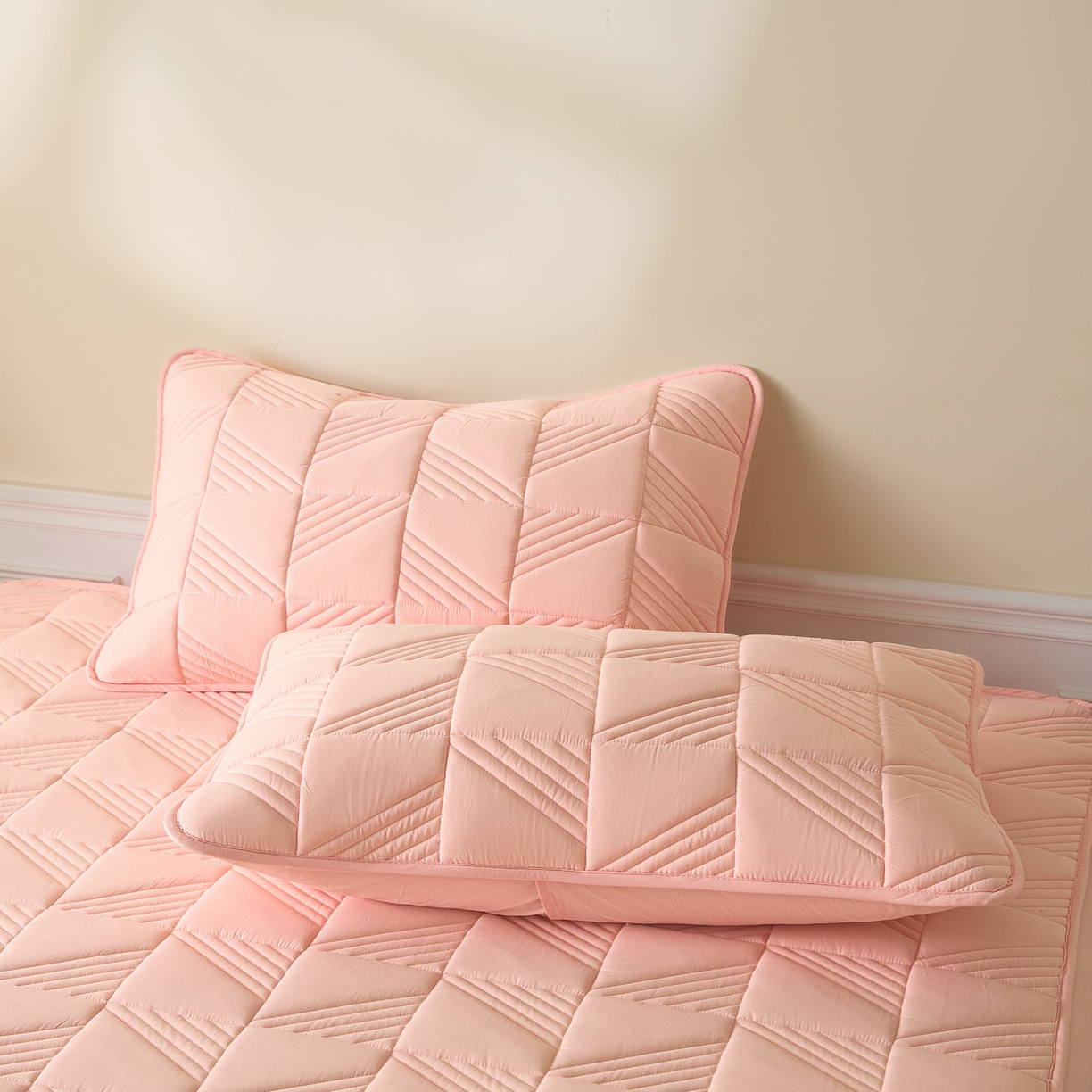 91家纺网 家纺一手货源 找家纺 芬晴家纺 2026新款全棉纯棉夹棉棉花床笠单床笠-方纹系列 方纹-嫩粉