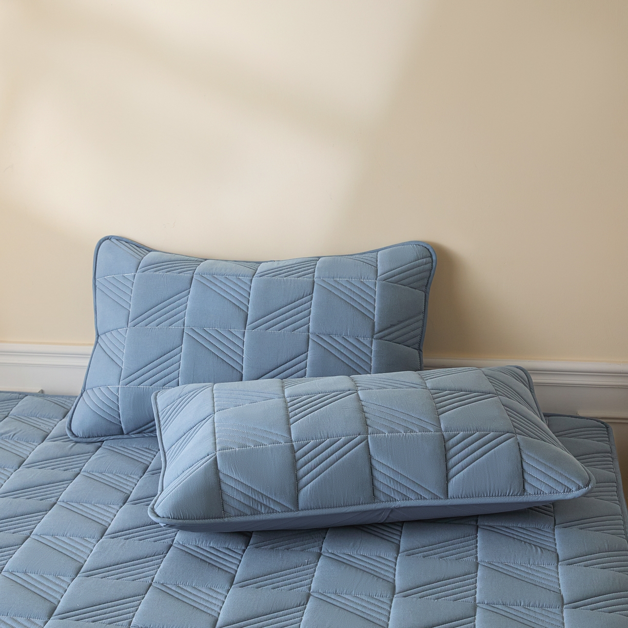 91家纺网 家纺一手货源 找家纺 芬晴家纺 2026新款全棉纯棉夹棉棉花床笠单床笠-方纹系列 方纹-雾蓝