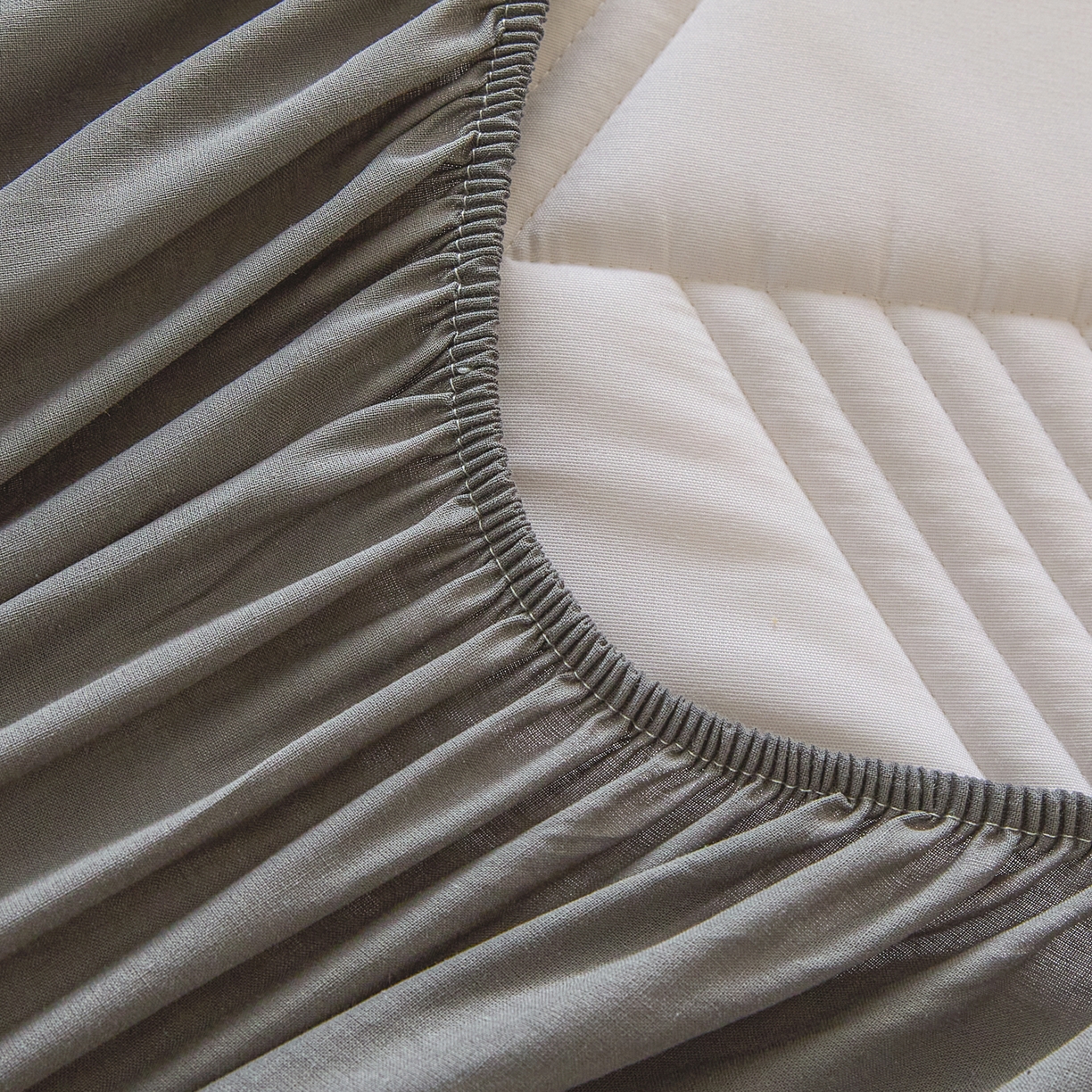 91家纺网 家纺一手货源 找家纺 芬晴家纺 2026新款全棉纯棉夹棉棉花床笠单床笠-方纹系列 方纹-岩灰