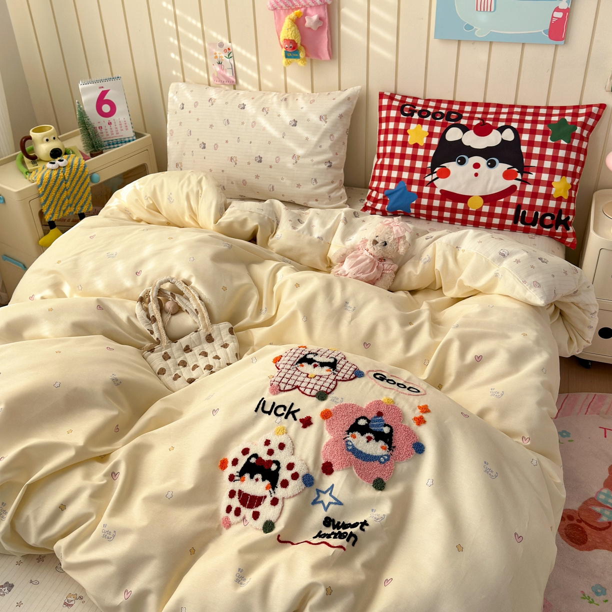 91家纺网 家纺一手货源 找家纺 女子家纺 2026新款13370纯棉毛巾绣呆萌系列四件套第一波 彩色小猫