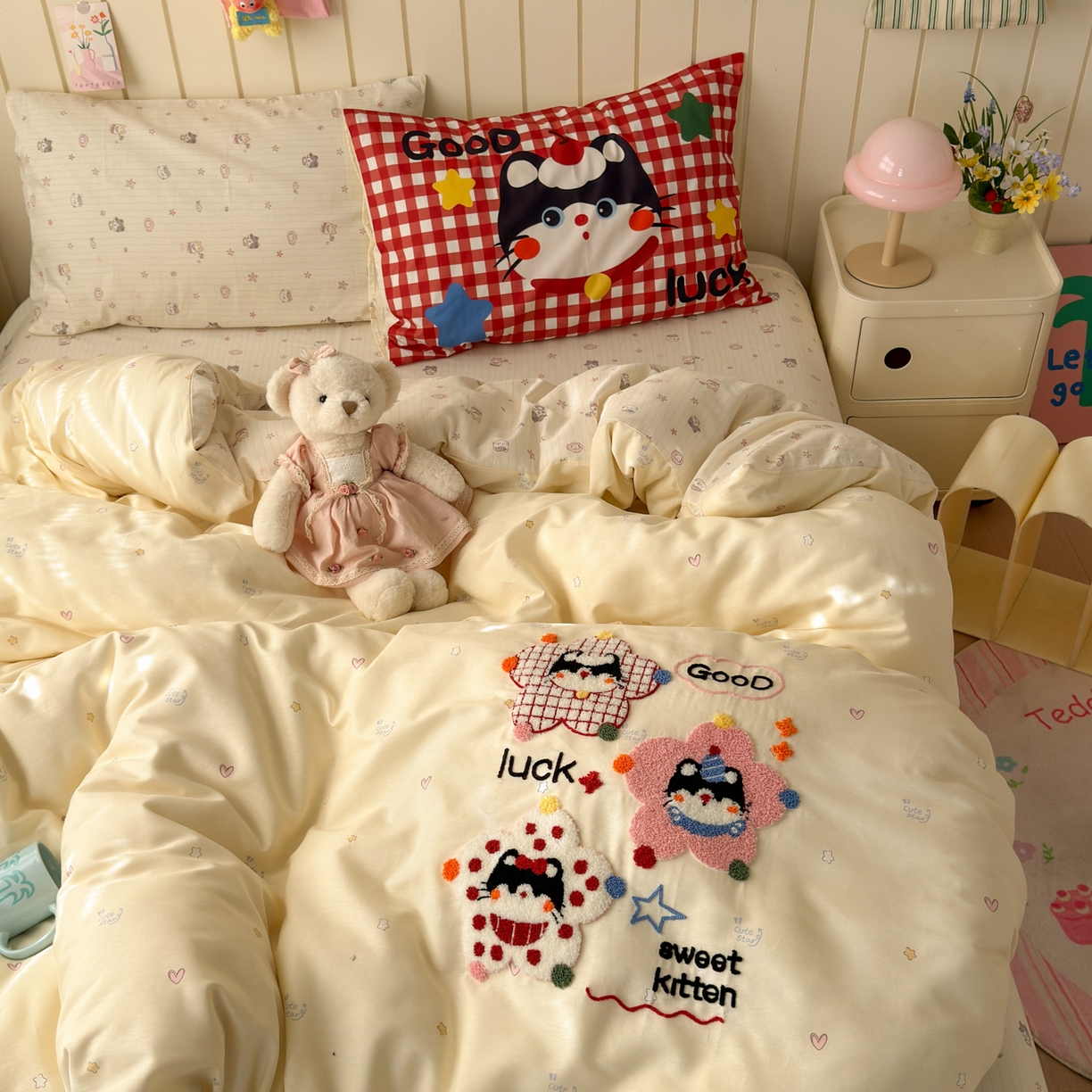 91家纺网 家纺一手货源 找家纺 女子家纺 2026新款13370纯棉毛巾绣呆萌系列四件套第一波 彩色小猫