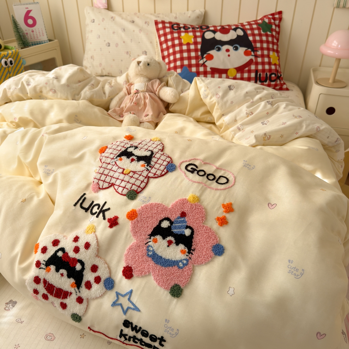 91家纺网 家纺一手货源 找家纺 女子家纺 2026新款13370纯棉毛巾绣呆萌系列四件套第一波 彩色小猫