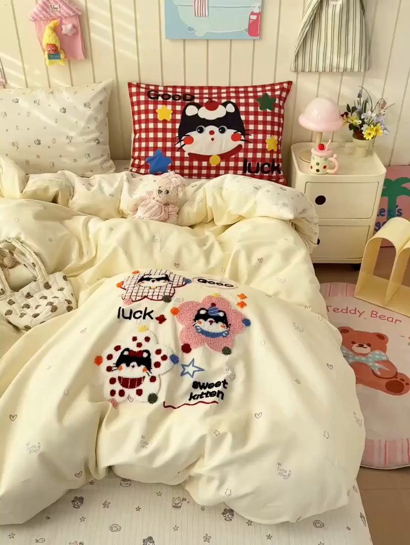 91家纺网 家纺一手货源 找家纺 女子家纺 2026新款13370纯棉毛巾绣呆萌系列四件套第一波 彩色小猫