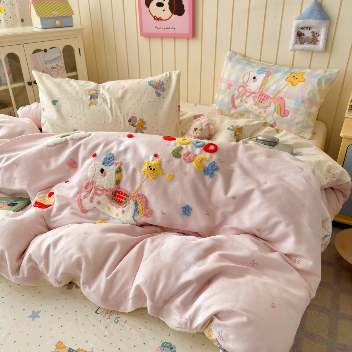 91家纺网 家纺一手货源 找家纺 女子家纺 2026新款13370纯棉毛巾绣呆萌系列四件套第一波 马上有钱-粉