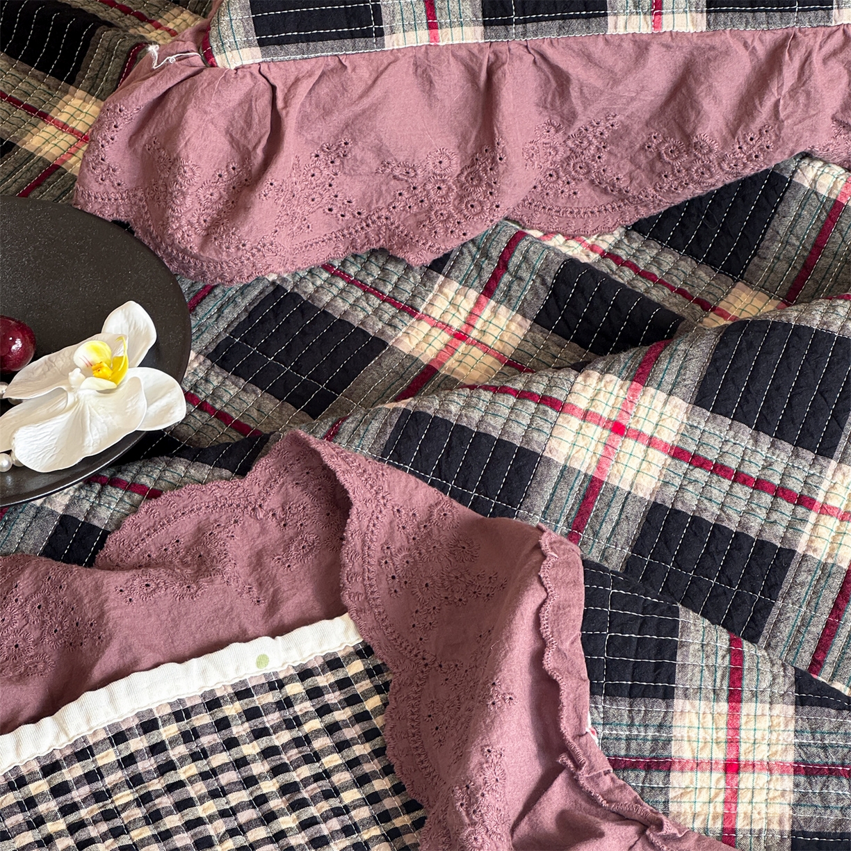 91家纺网 家纺一手货源 找家纺 床盖工厂店 2025新款双面全棉纯棉填充棉花花边款床盖三件套芸素 芸素 黑格