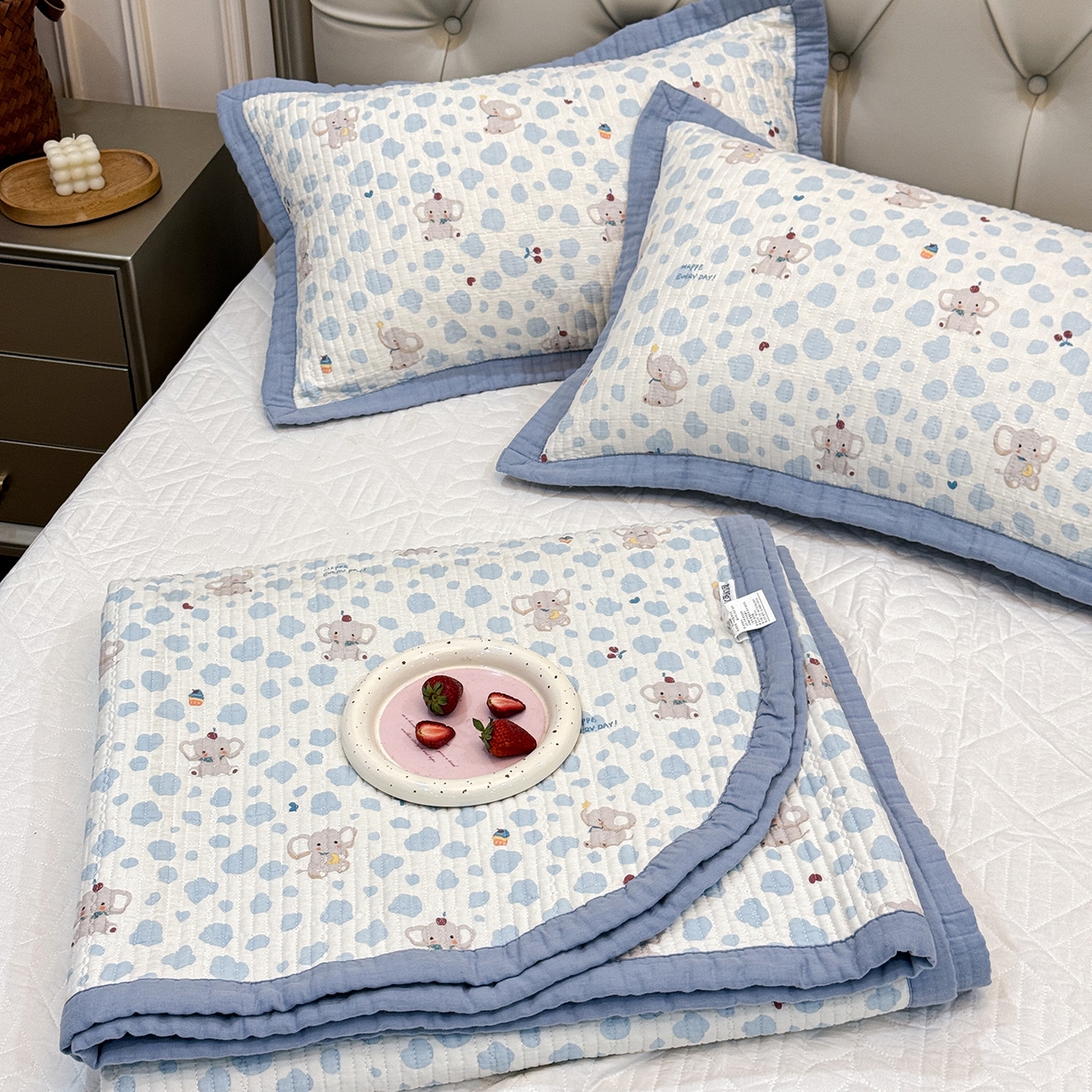 床盖工厂店 2026新款全棉卡通纱布床盖三件套 斑点象 兰