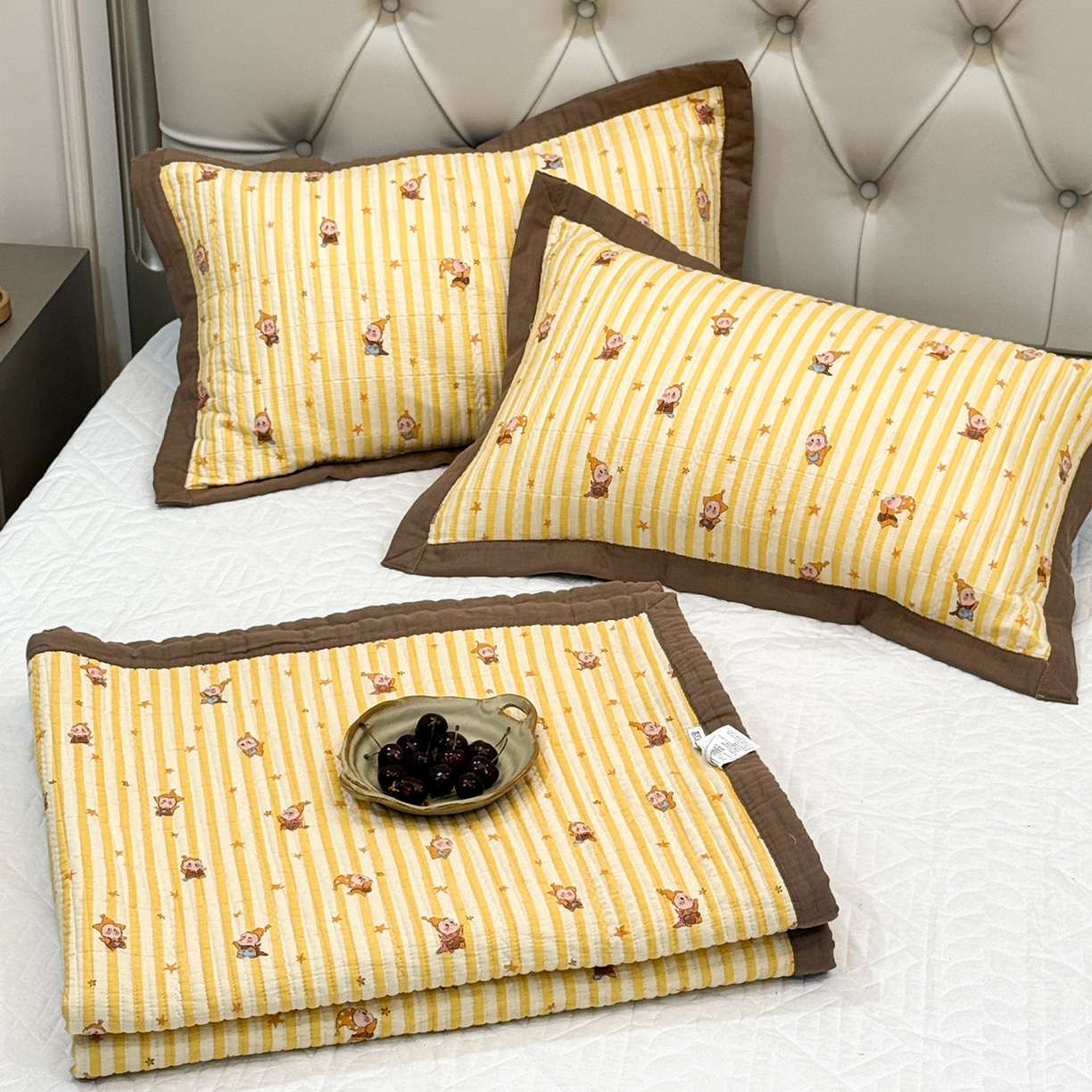 床盖工厂店 2026新款全棉卡通纱布床盖三件套 萌星 黄