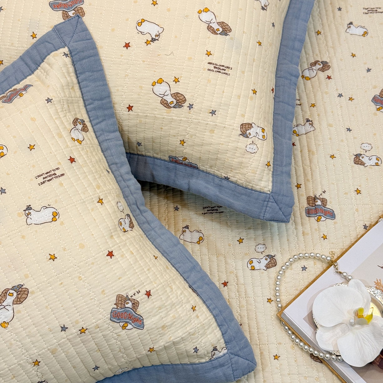 91家纺网 家纺一手货源 找家纺 床盖工厂店 2026新款全棉卡通纱布床盖三件套 趣梦鹅 黄