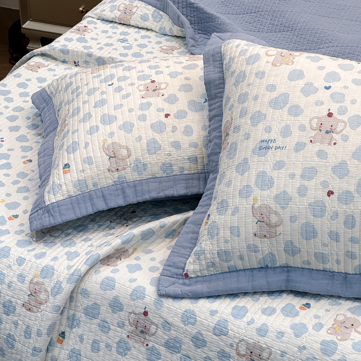 91家纺网 家纺一手货源 找家纺 床盖工厂店 2026新款全棉卡通纱布床盖三件套 斑点象 兰